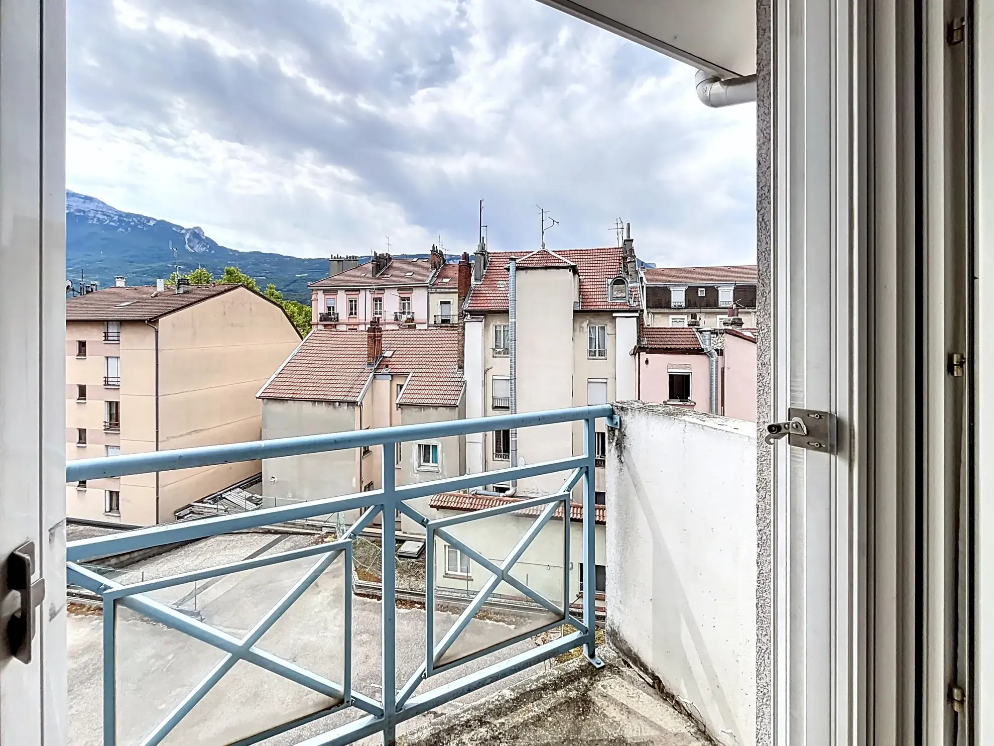 Studio à vendre à Grenoble - 19m2, balcon, proximité commodités 