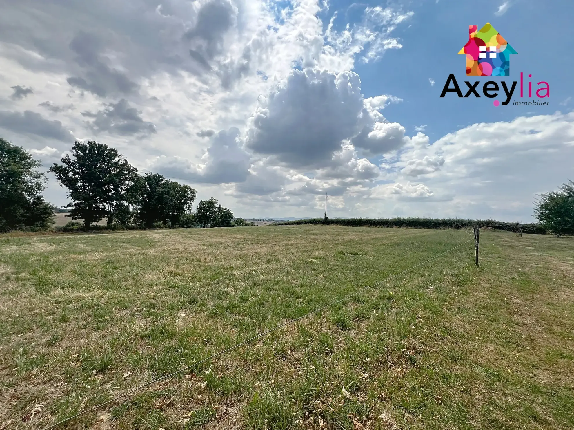 Maison de campagne rénovée à Melay avec dépendances et grand terrain 