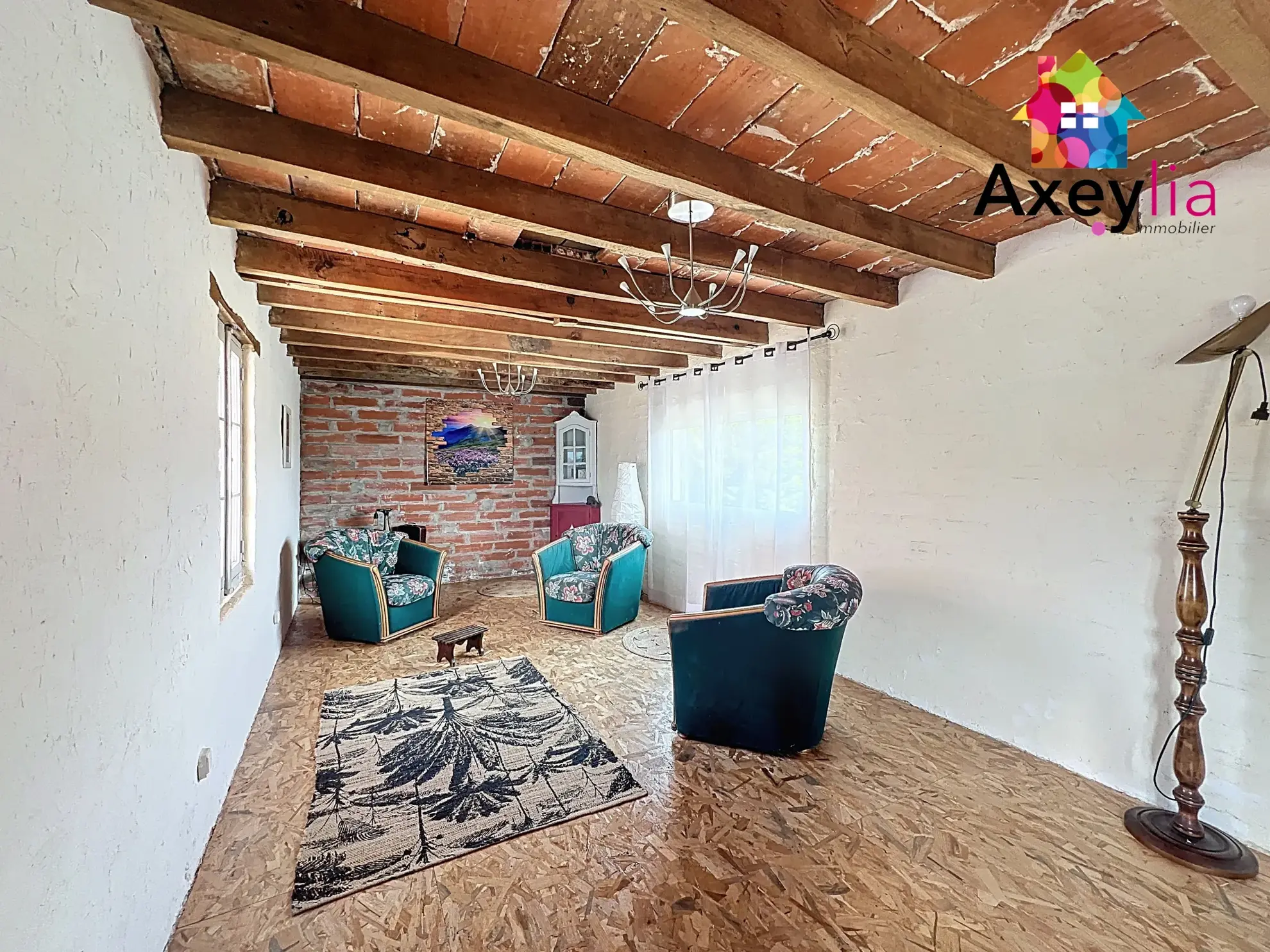 Maison de campagne rénovée à Melay avec dépendances et grand terrain 