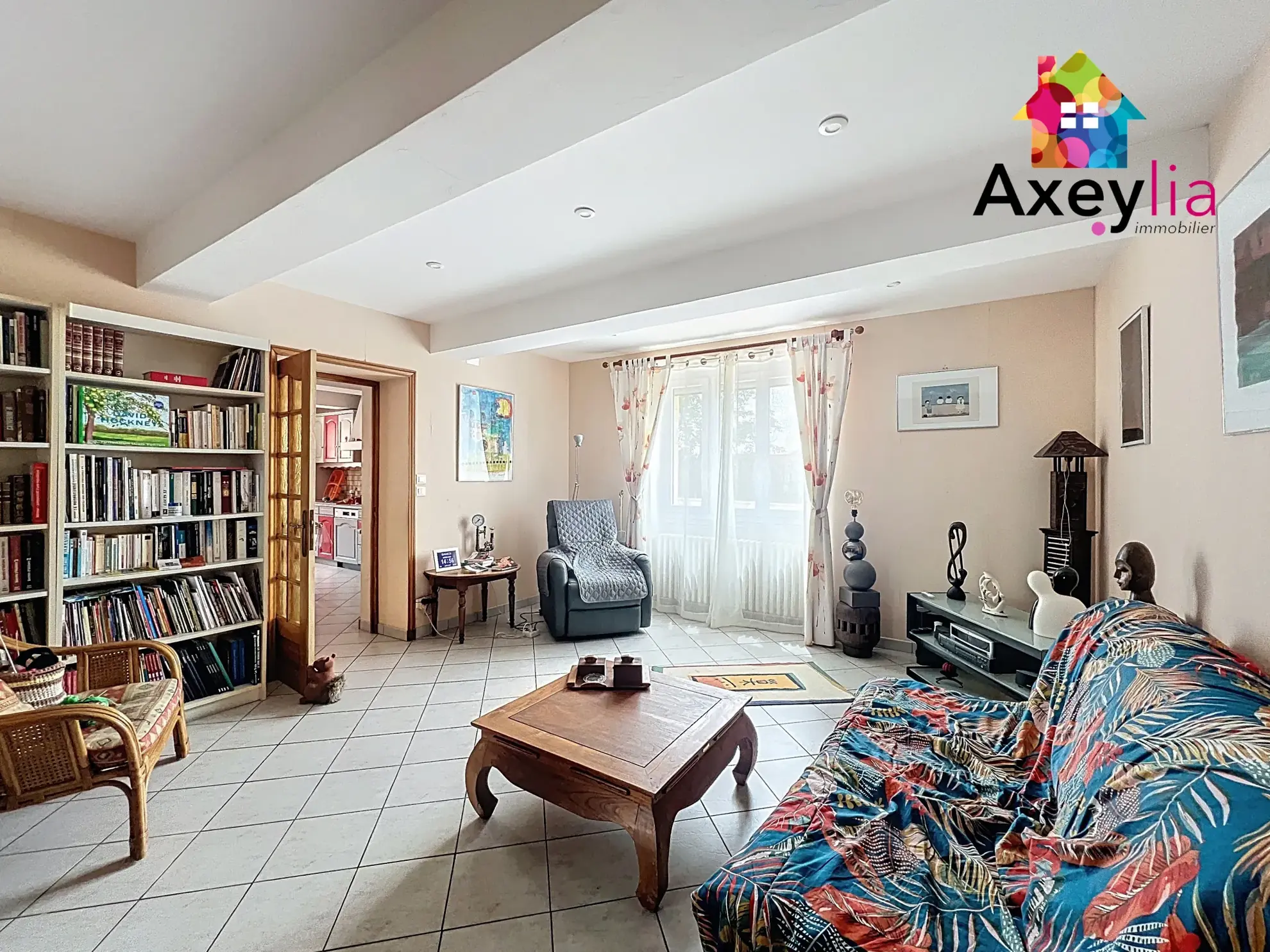 Maison de campagne rénovée à Melay avec dépendances et grand terrain 