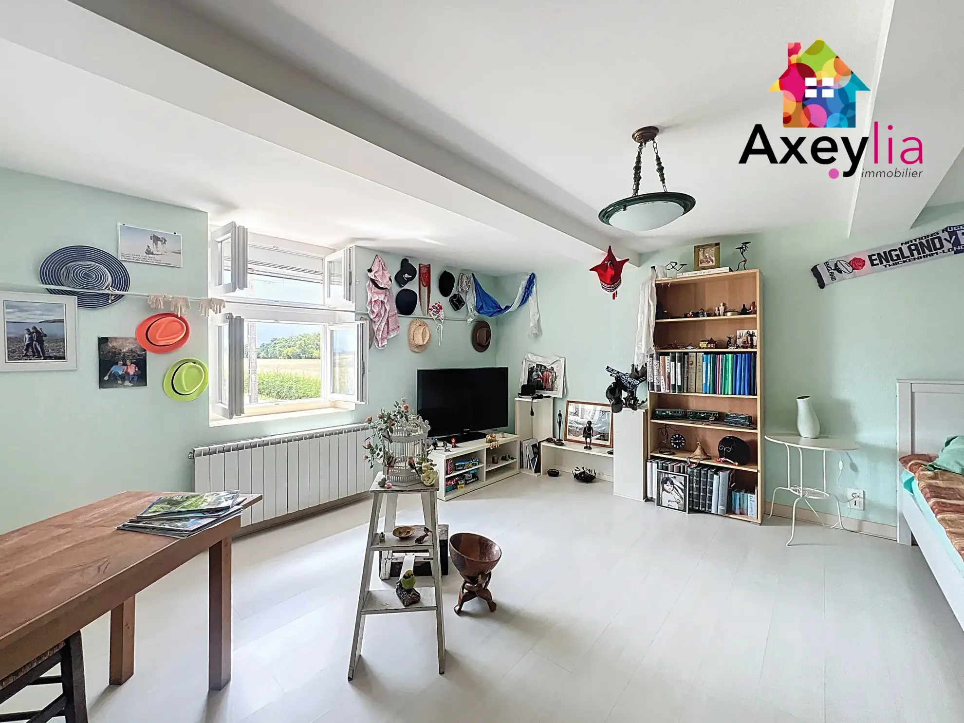 Maison de campagne rénovée à Melay avec dépendances et grand terrain 