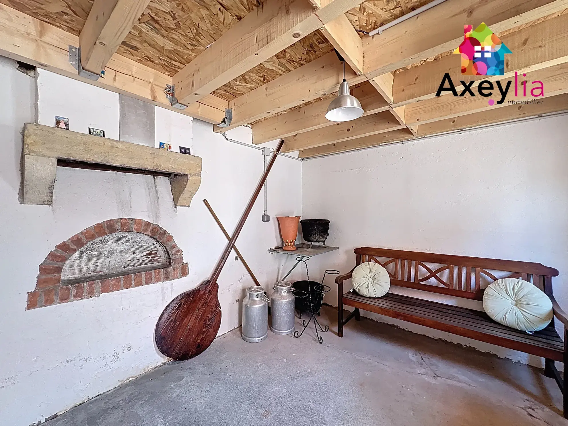 Maison de campagne rénovée à Melay avec dépendances et grand terrain 