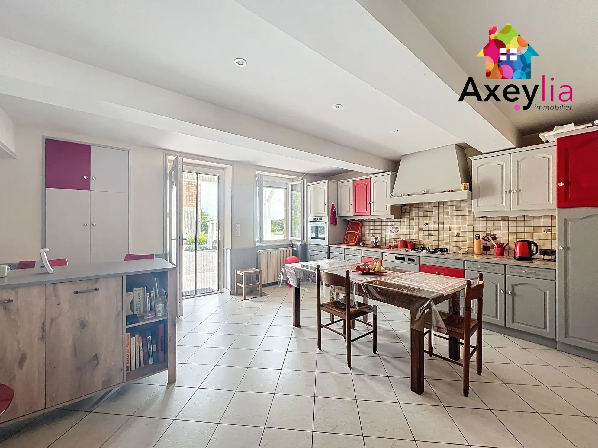 Maison de campagne rénovée à Melay avec dépendances et grand terrain 