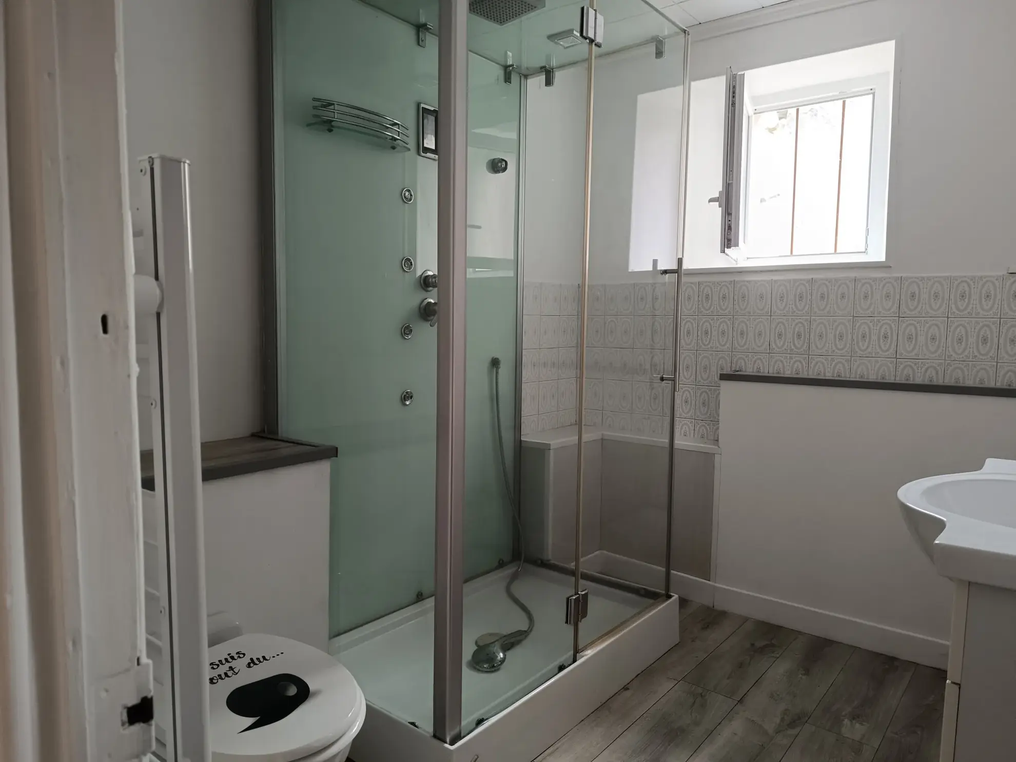 Maison de village à Chenac Saint Seurin d'Uzet avec 2 chambres et cuisine aménagée 