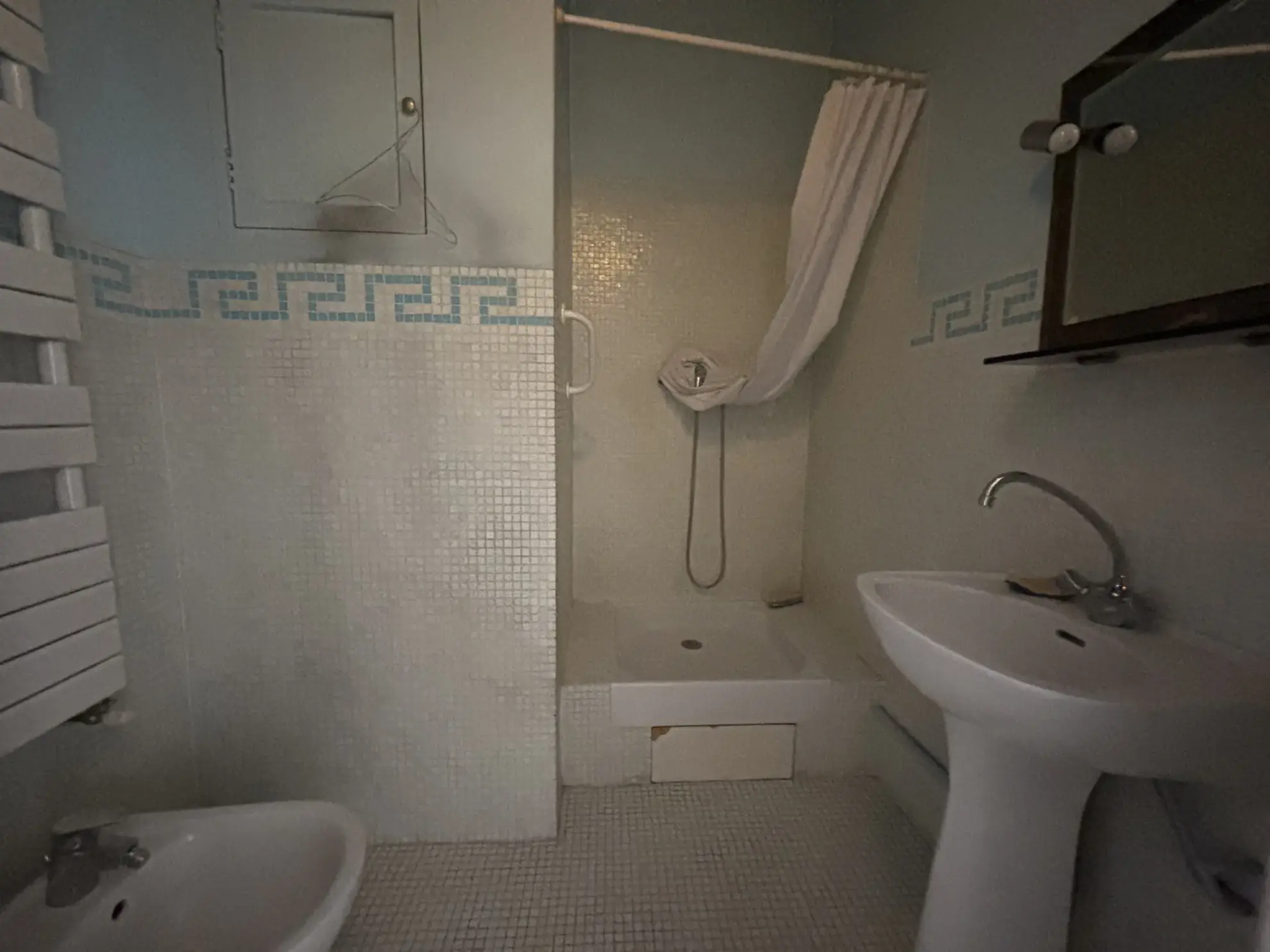 Appartement à Toulon Ouest avec jardin, potentiel de rénovation, proche St Roch 