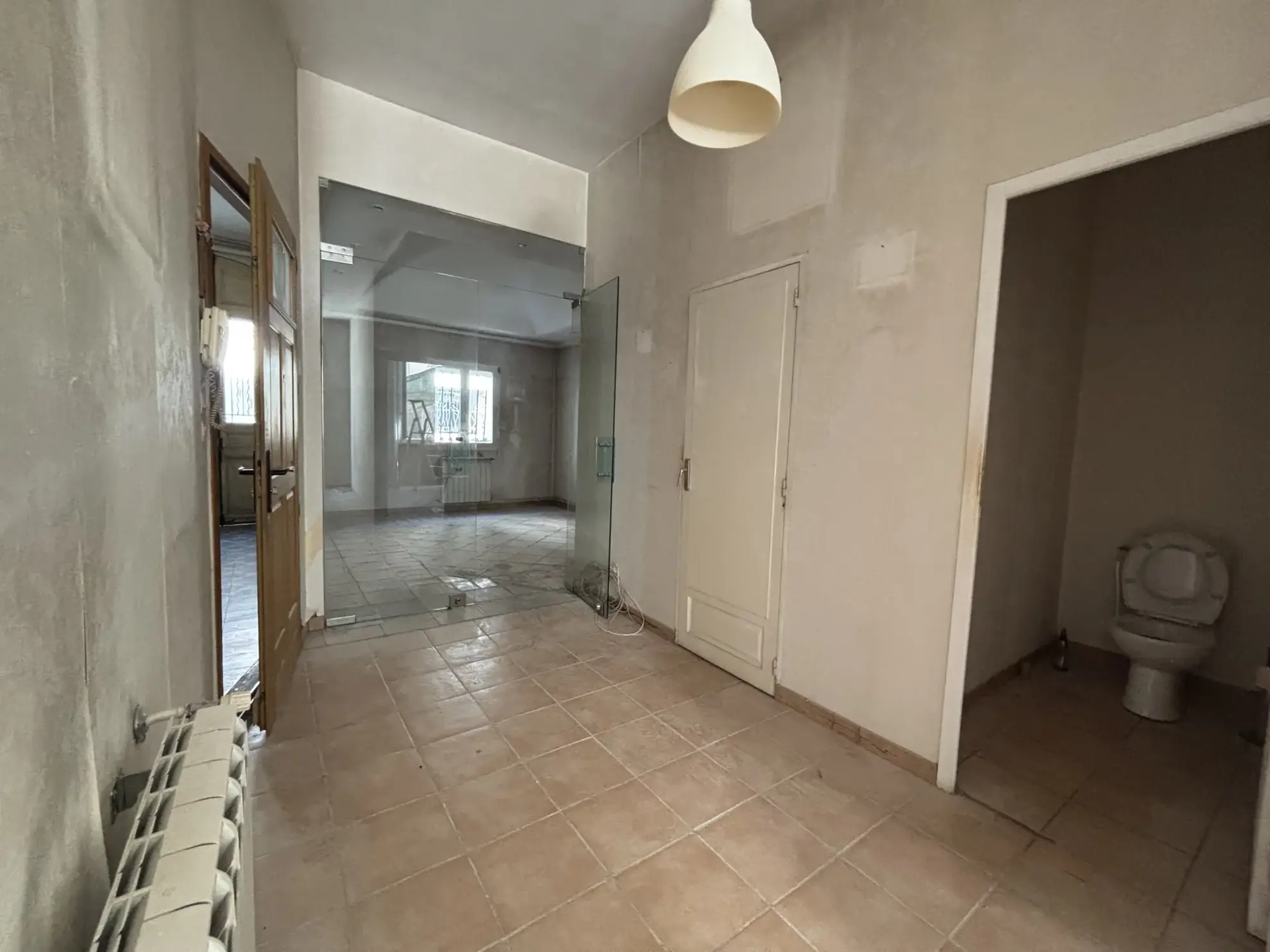 Appartement à Toulon Ouest avec jardin, potentiel de rénovation, proche St Roch 