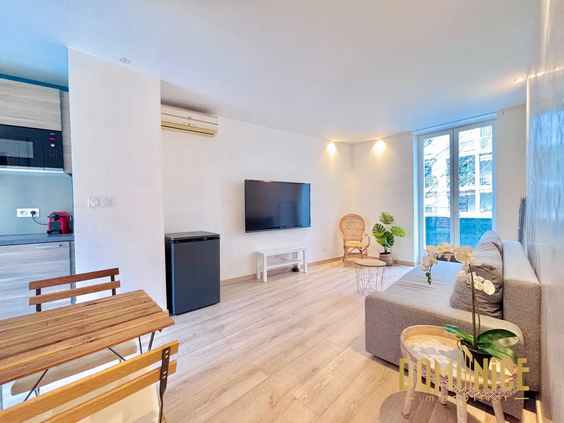 Charmant T2 meublé de 34 m² au Port de Nice avec balcons et excellente luminosité 