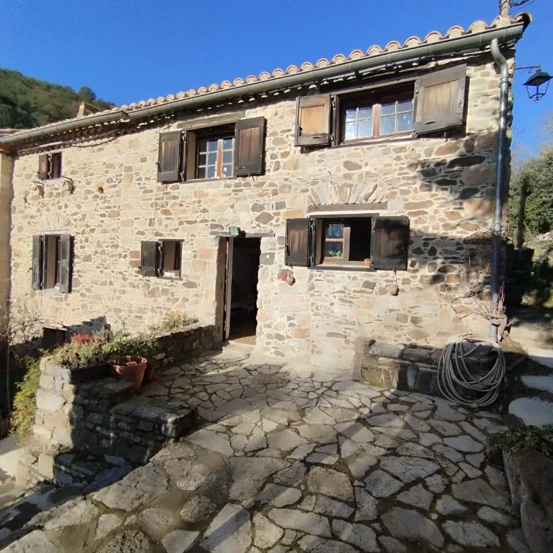 Maison de village authentique à Palairac, 6 pièces, 145 m² avec potentiel de rénovation 