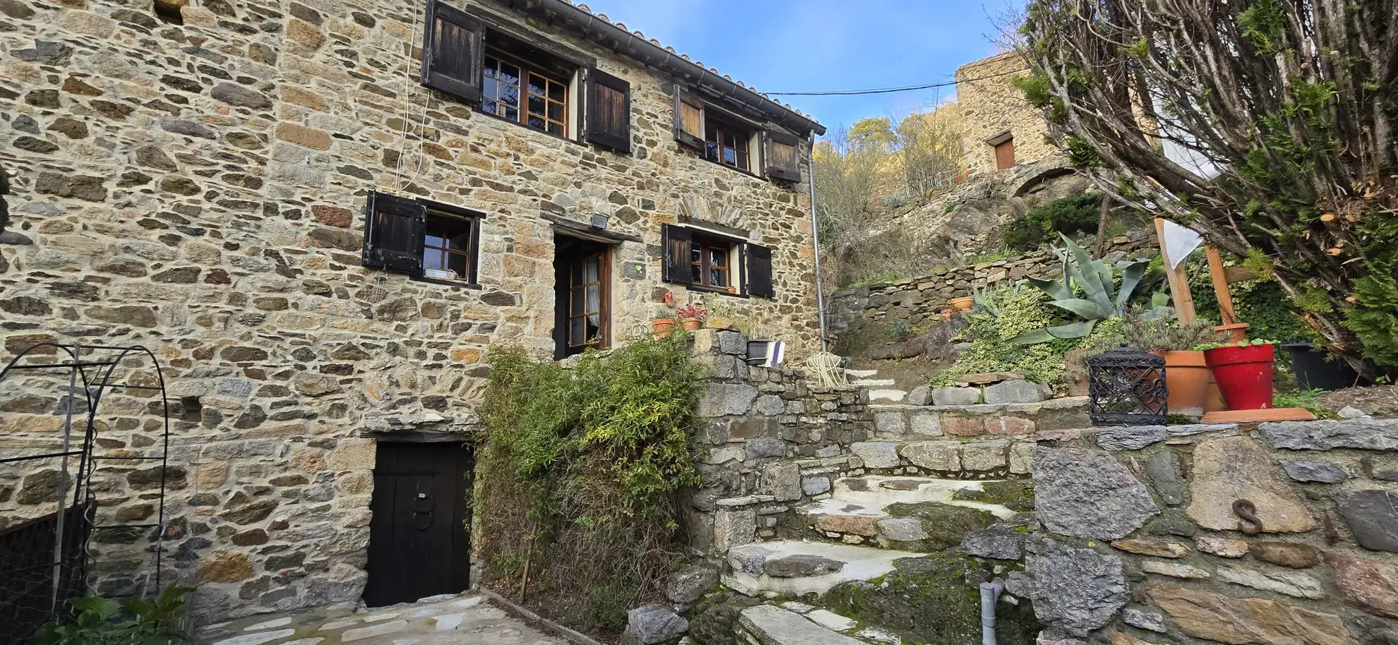 Maison de village authentique à Palairac, 6 pièces, 145 m² avec potentiel de rénovation 