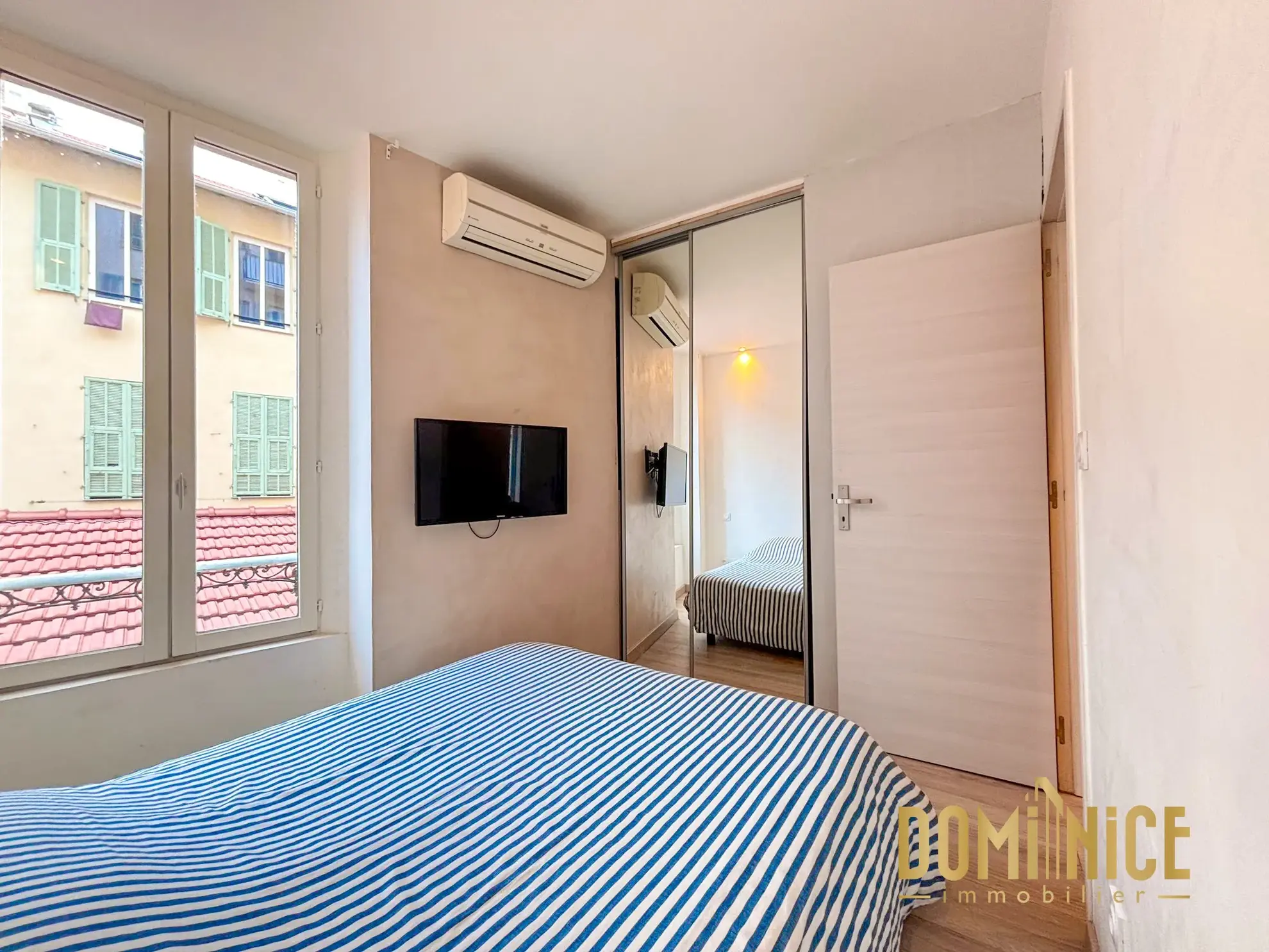 Charmant T2 meublé de 34 m² au Port de Nice avec balcons et excellente luminosité 