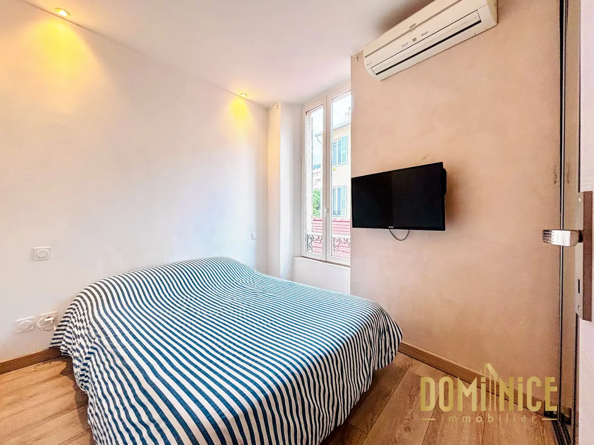 Charmant T2 meublé de 34 m² au Port de Nice avec balcons et excellente luminosité 