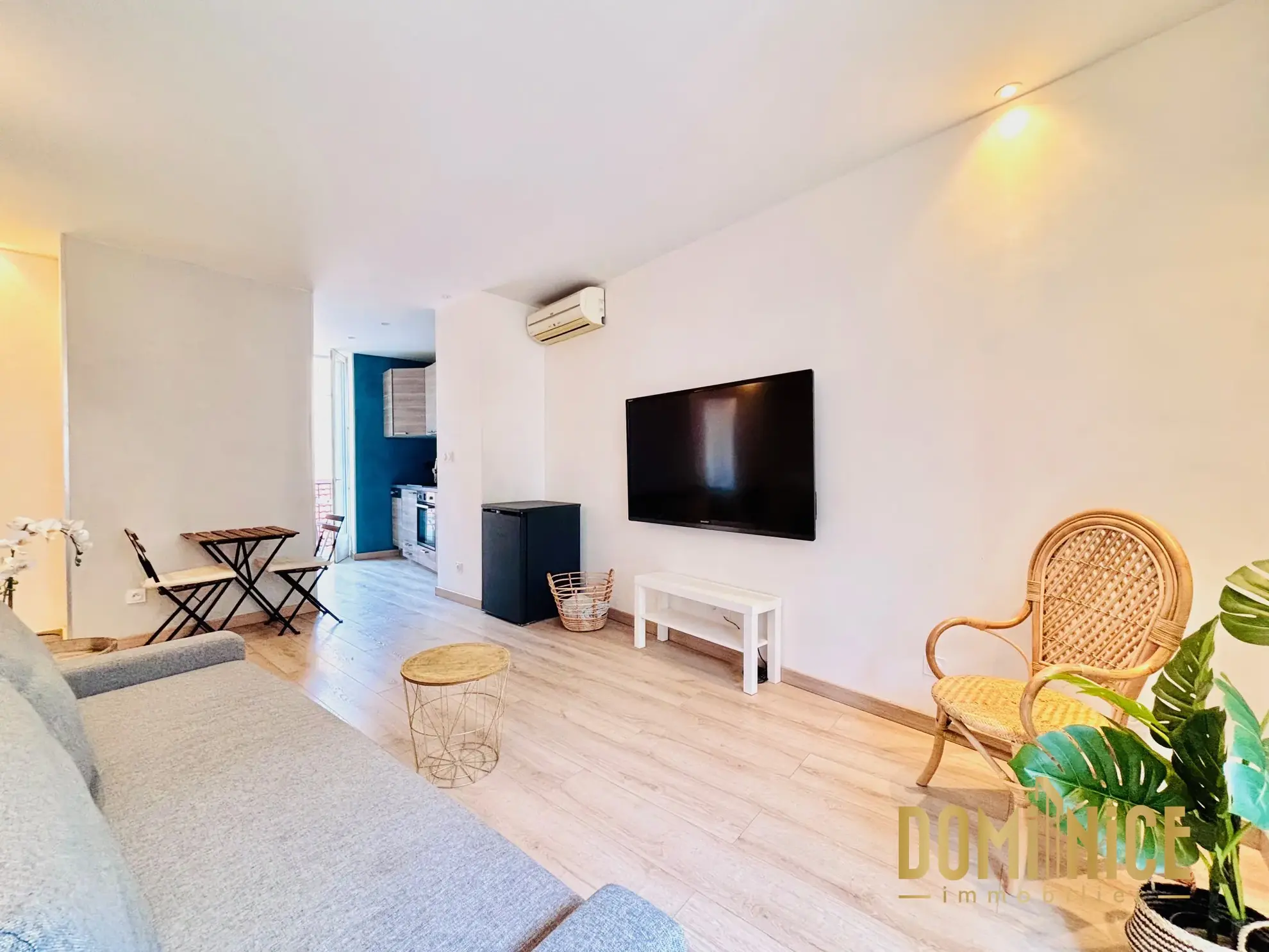 Charmant T2 meublé de 34 m² au Port de Nice avec balcons et excellente luminosité 