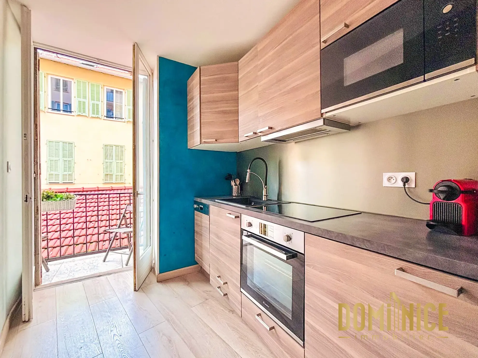 Charmant T2 meublé de 34 m² au Port de Nice avec balcons et excellente luminosité 