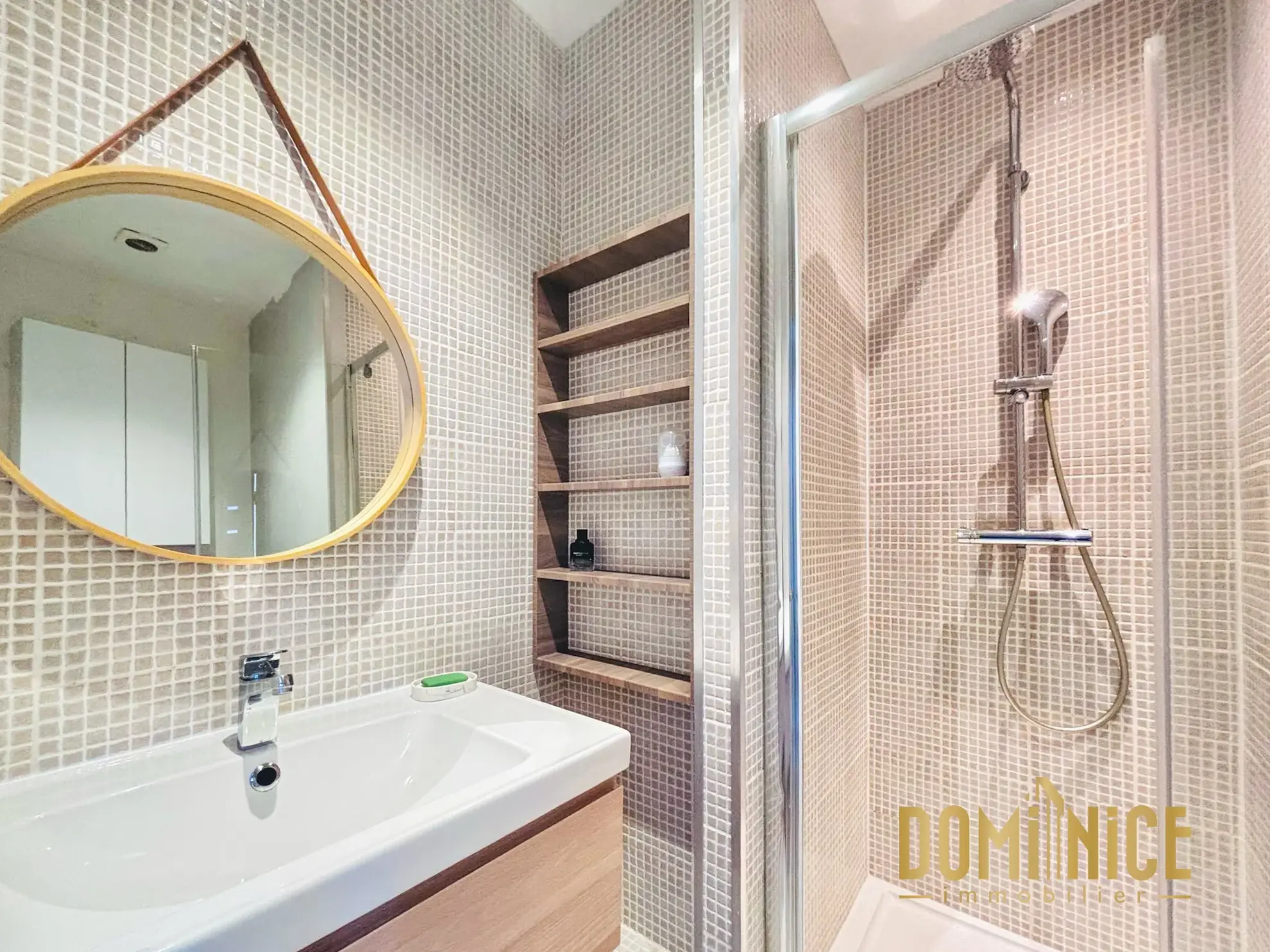 Charmant T2 meublé de 34 m² au Port de Nice avec balcons et excellente luminosité 