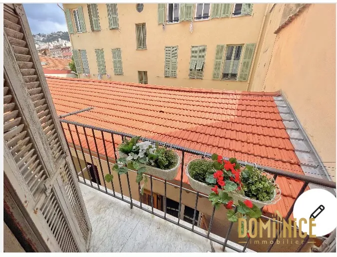 Charmant T2 meublé de 34 m² au Port de Nice avec balcons et excellente luminosité 