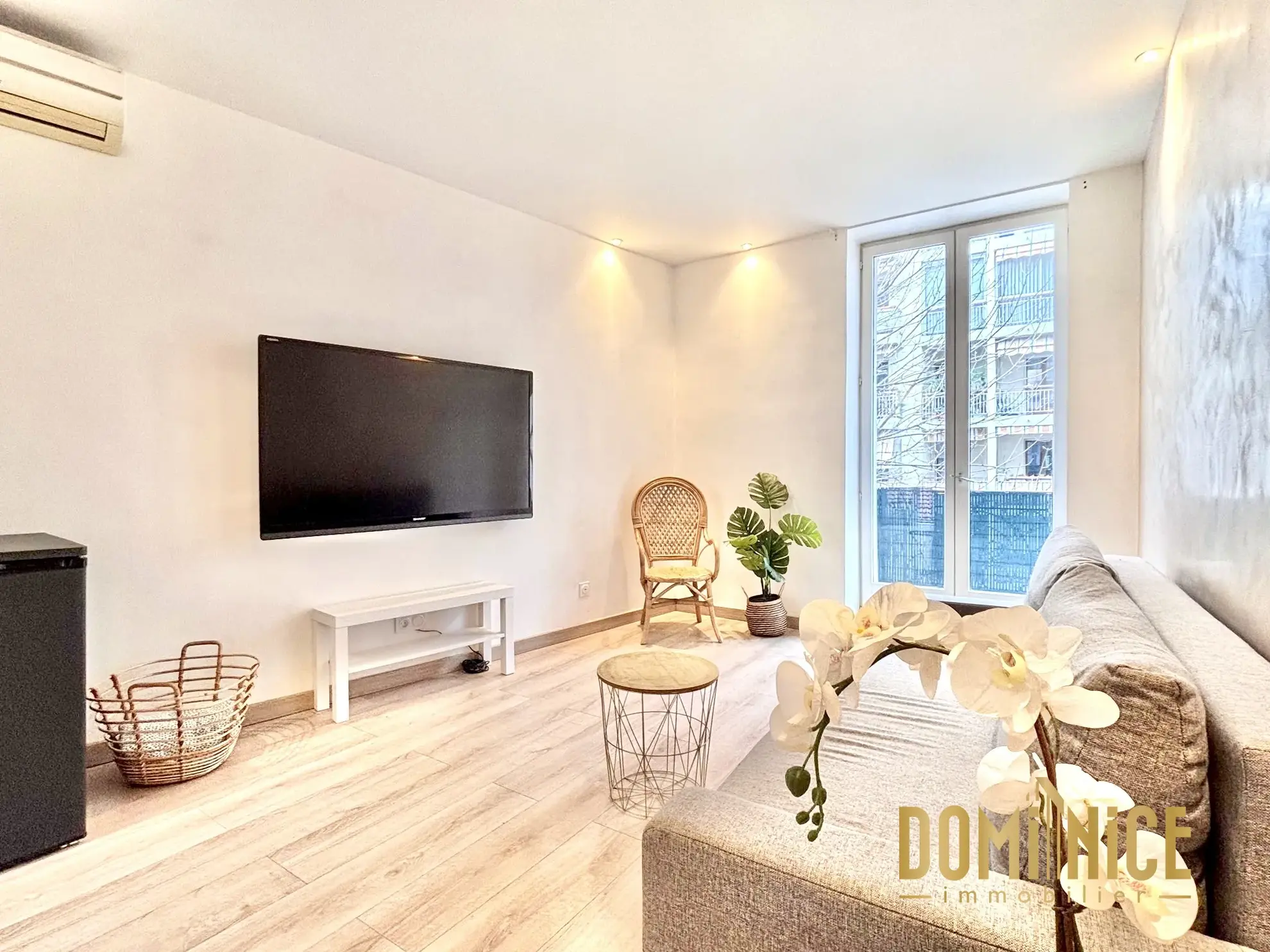 Charmant T2 meublé de 34 m² au Port de Nice avec balcons et excellente luminosité