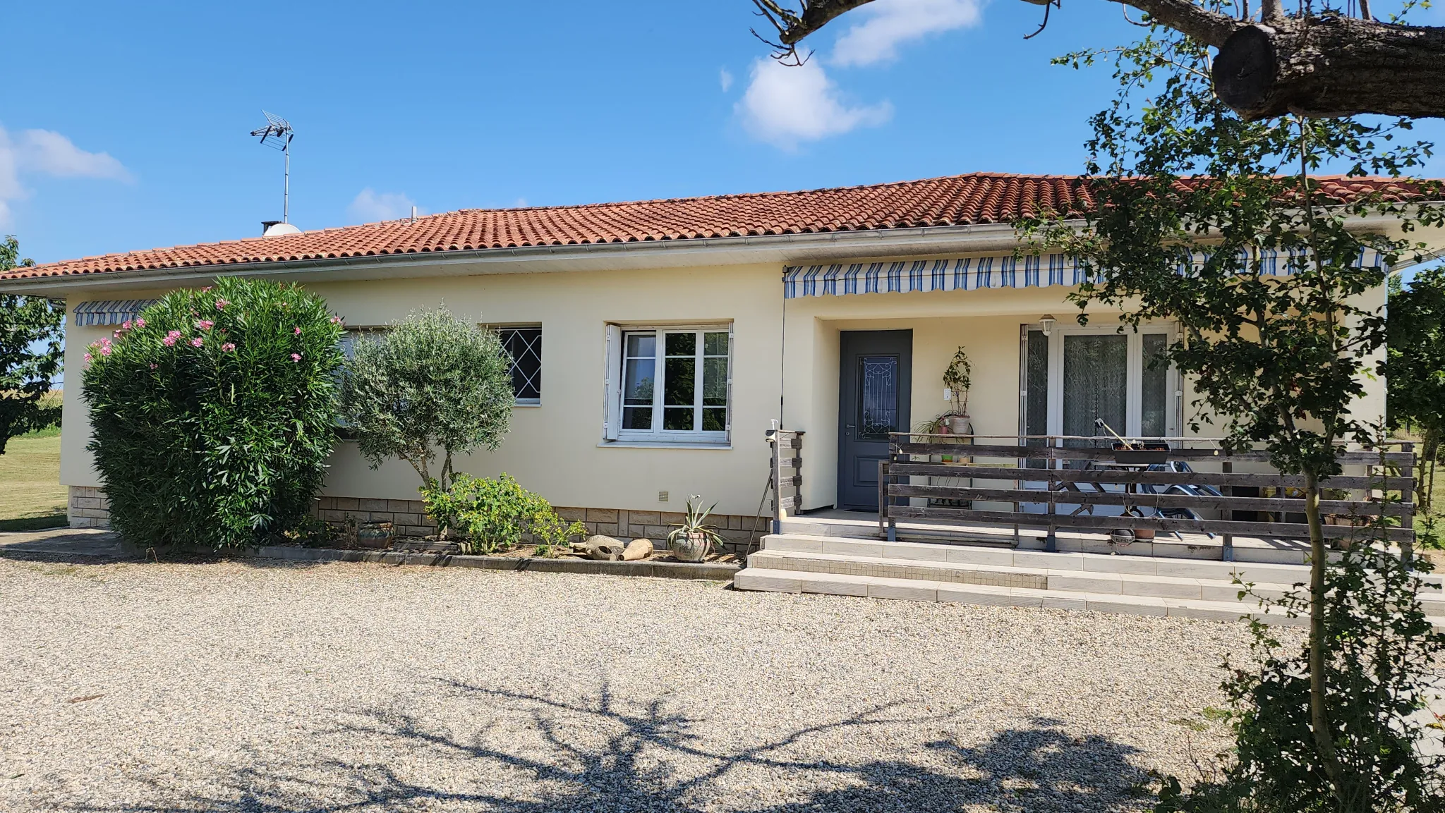 Maison de 120 m² avec terrain clôturé à Seyches - Opportunité immobilière