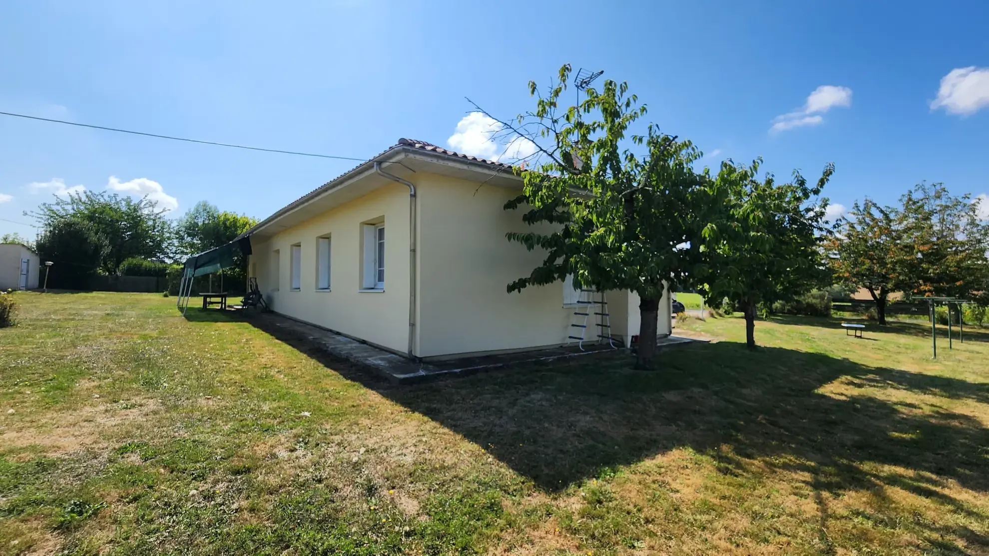 Maison de 120 m² avec terrain clôturé à Seyches - Opportunité immobilière 