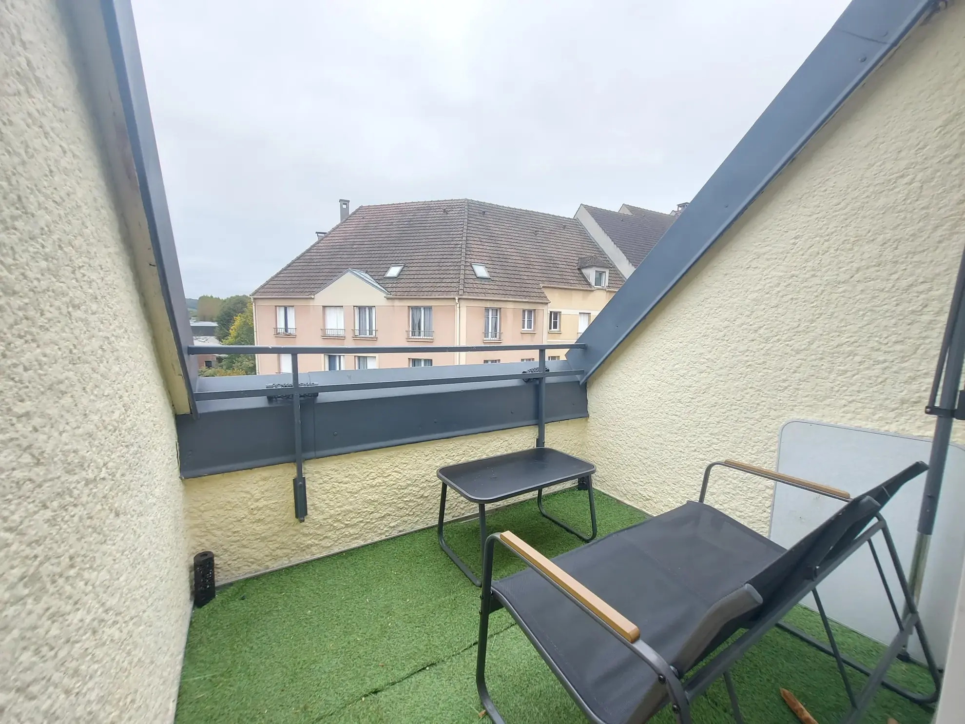 Appartement 4 pièces à Mantes-la-Ville avec balcon et parking en sous-sol 