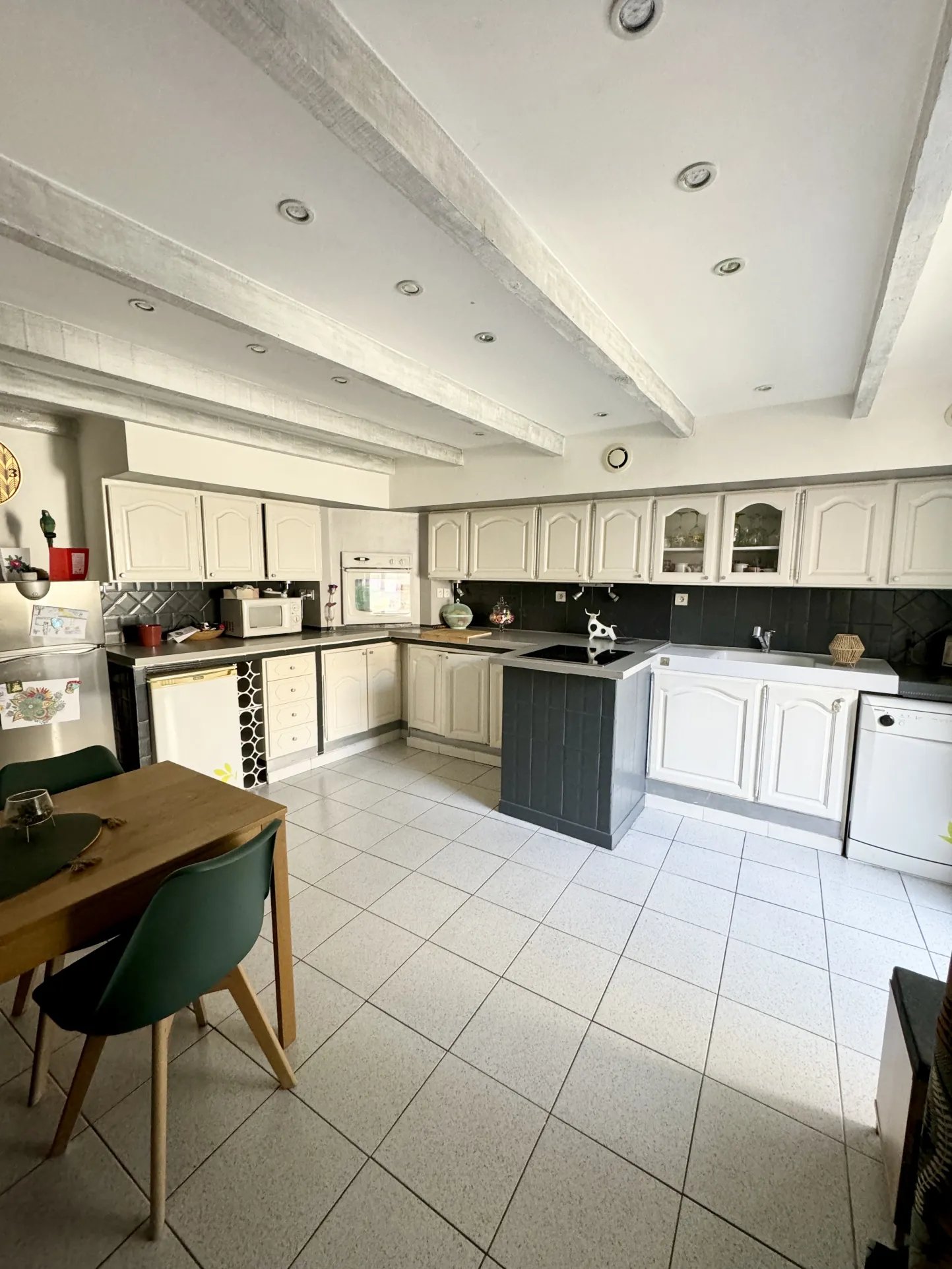 Maison de village calme à Aigues-vives avec terrasse et cheminée 