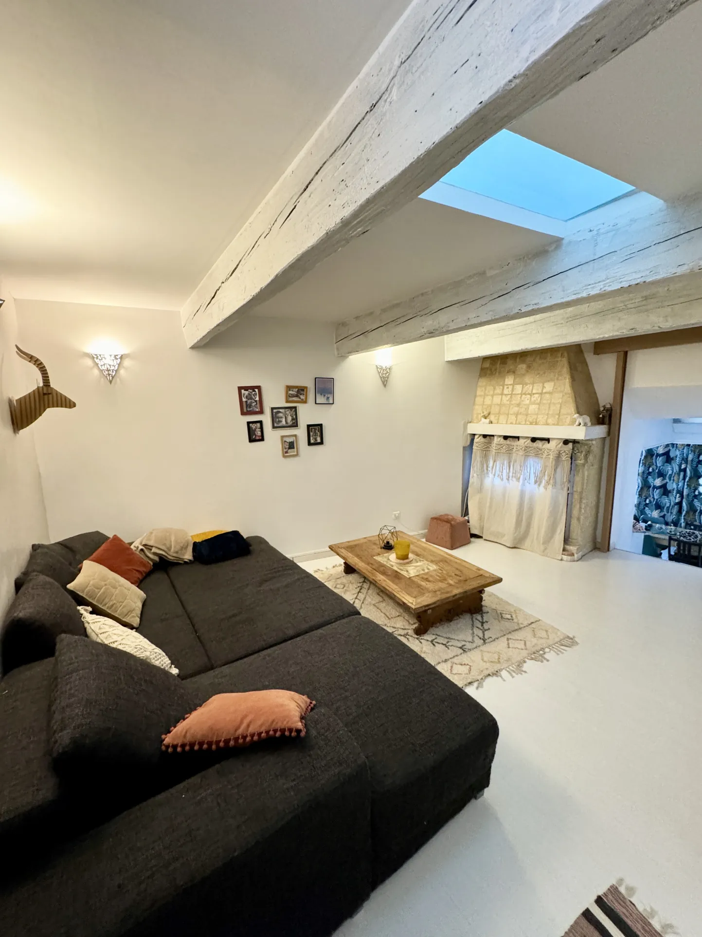 Maison de village calme à Aigues-vives avec terrasse et cheminée 