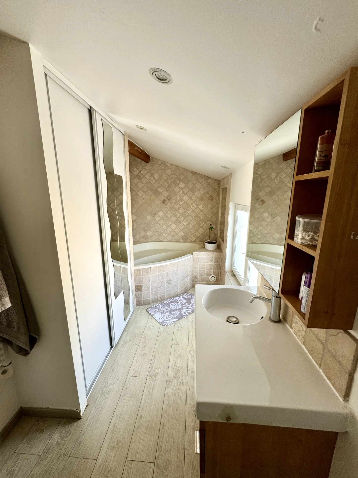 Maison de village calme à Aigues-vives avec terrasse et cheminée 