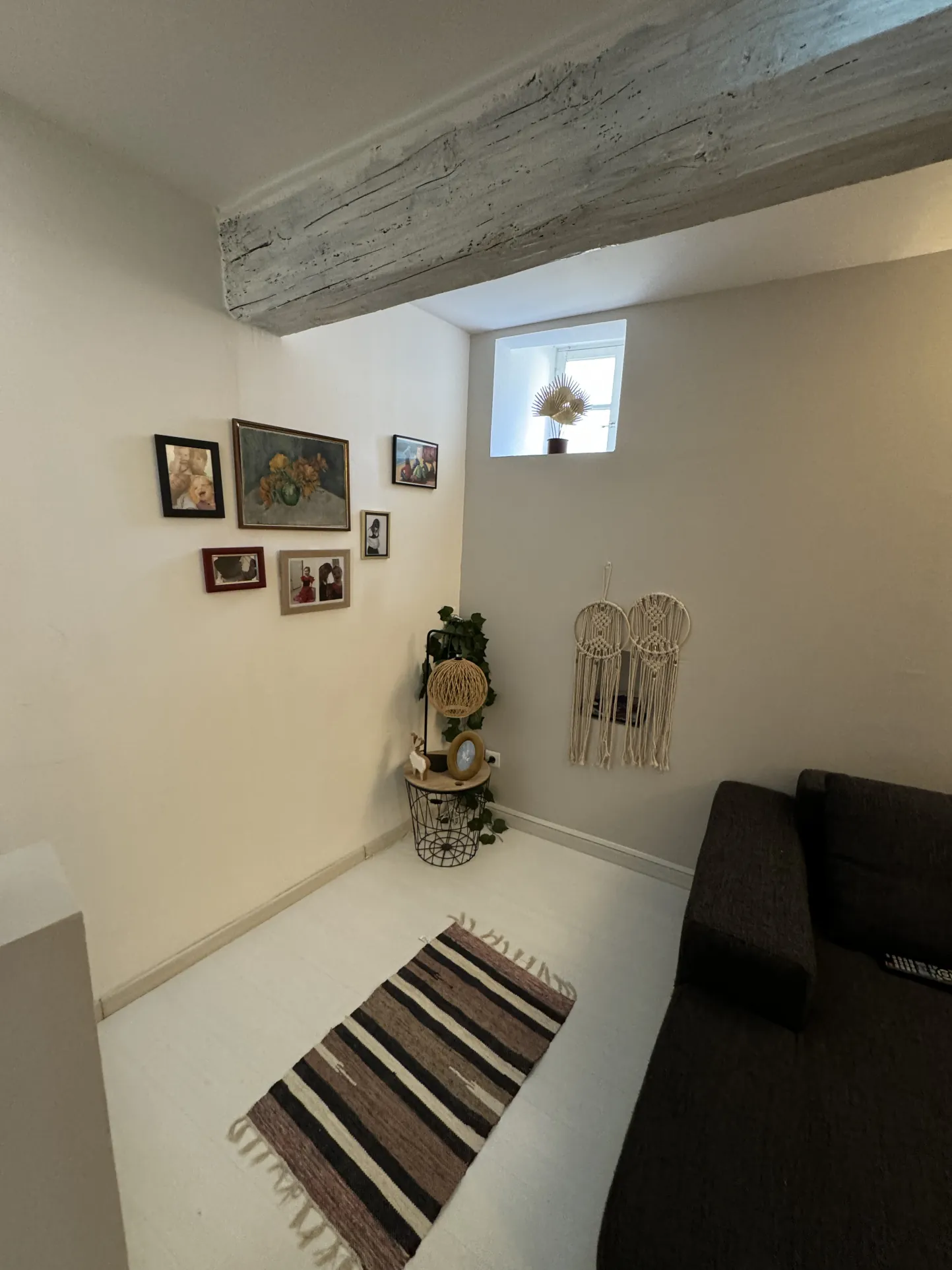 Maison de village calme à Aigues-vives avec terrasse et cheminée 