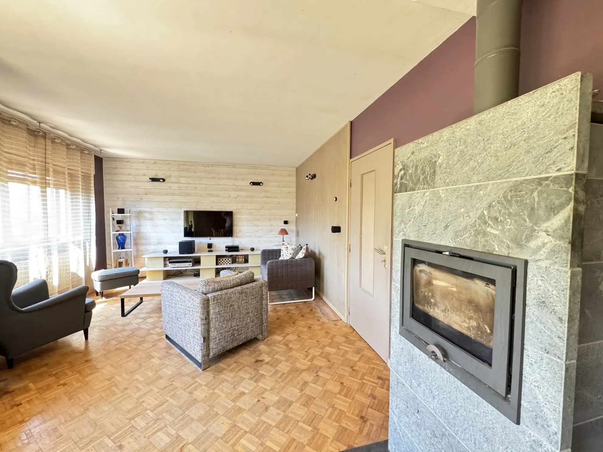 Maison familiale à Phaffans avec 7 chambres, terrain arboré et garage 