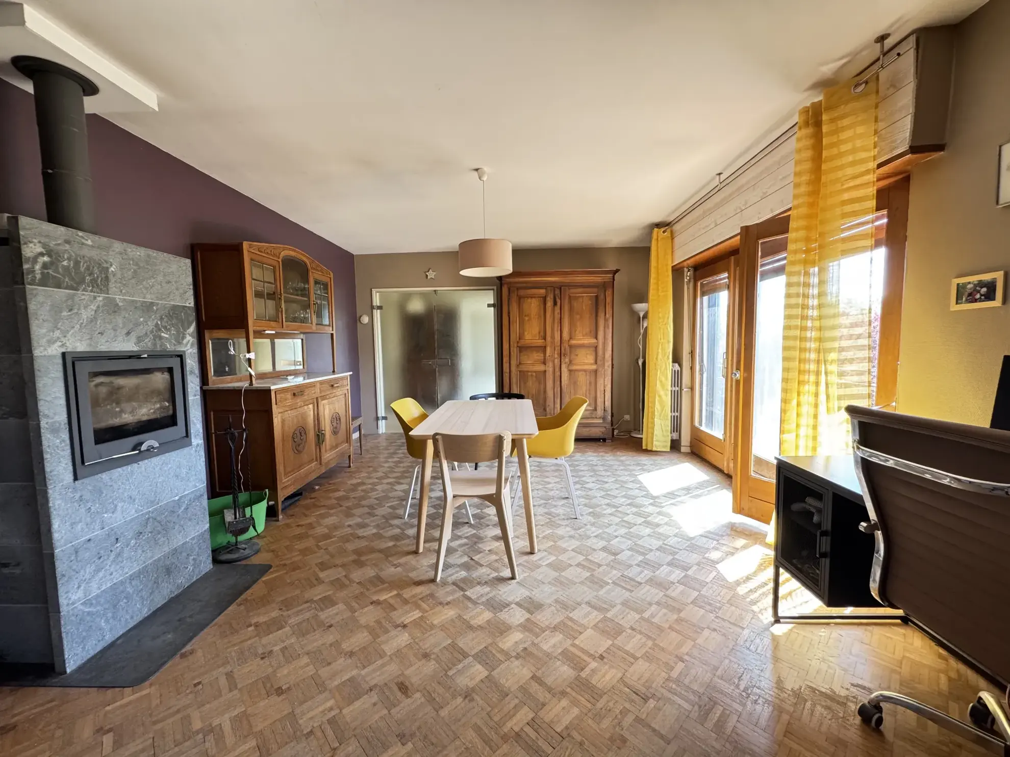 Maison familiale à Phaffans avec 7 chambres, terrain arboré et garage 