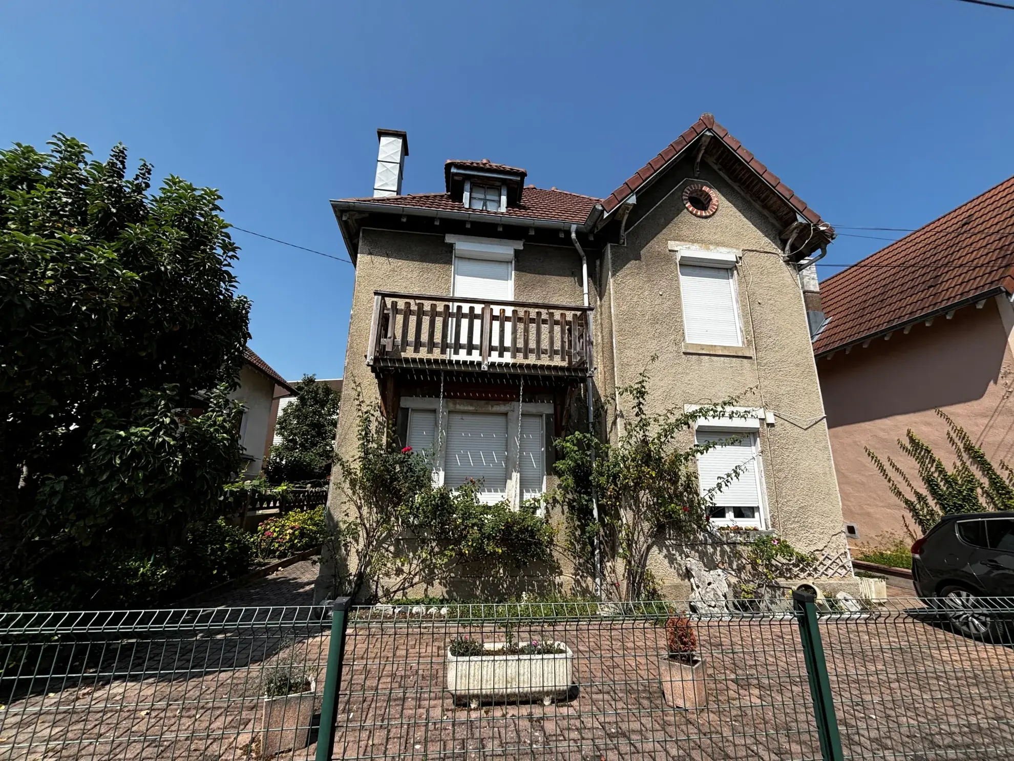 Immeuble de rapport à Montbéliard proximité centre-ville, 3 logements, jardin et cave