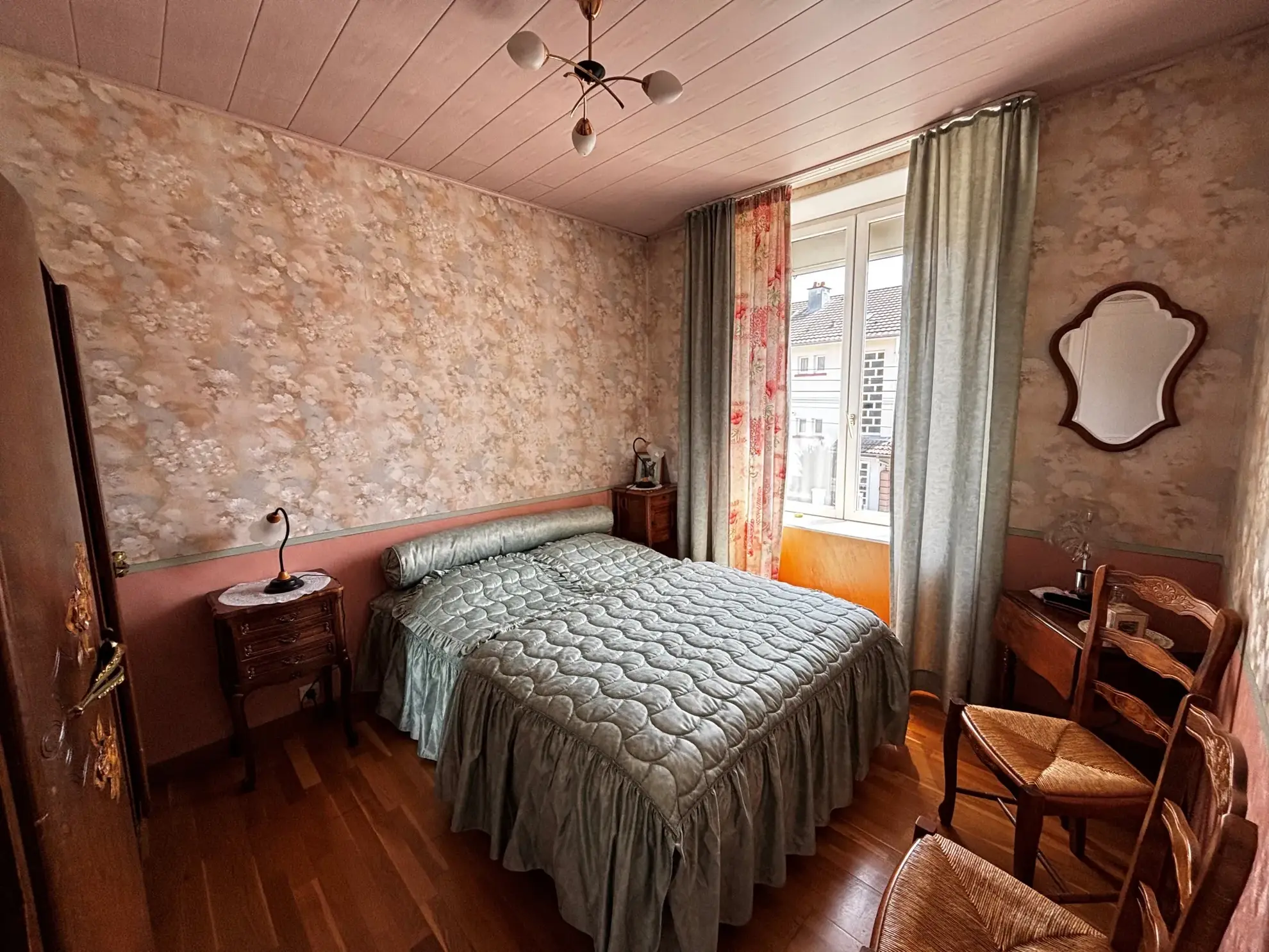 Immeuble de rapport à Montbéliard proche du centre-ville avec jardin et parking 