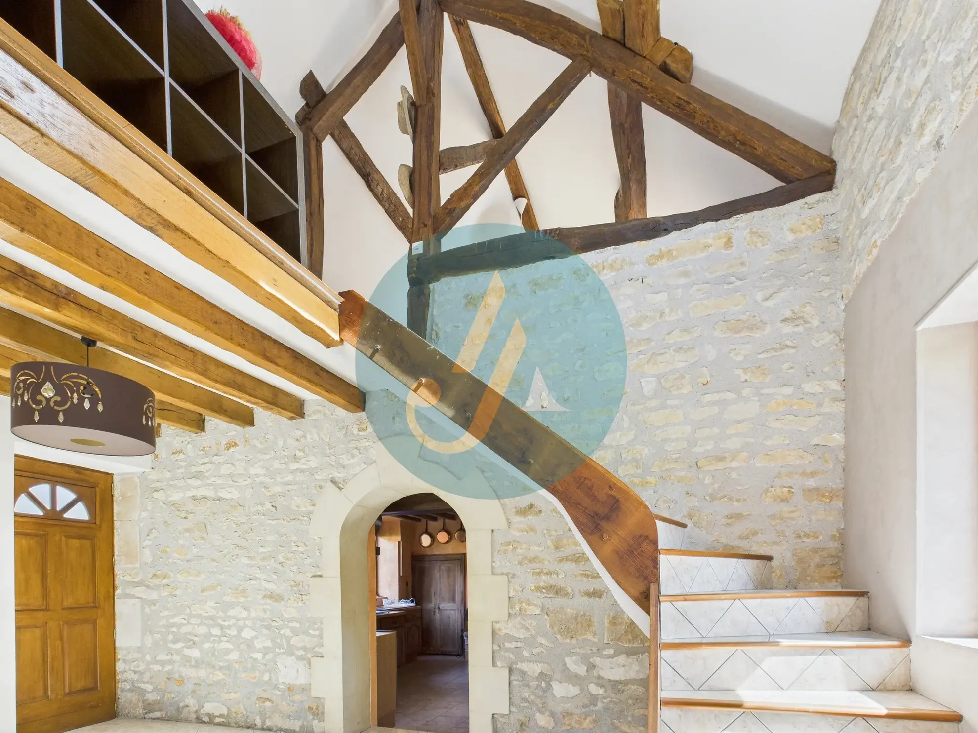 Magnifique longère rénovée avec dépendances à Perroy dans un environnement calme 