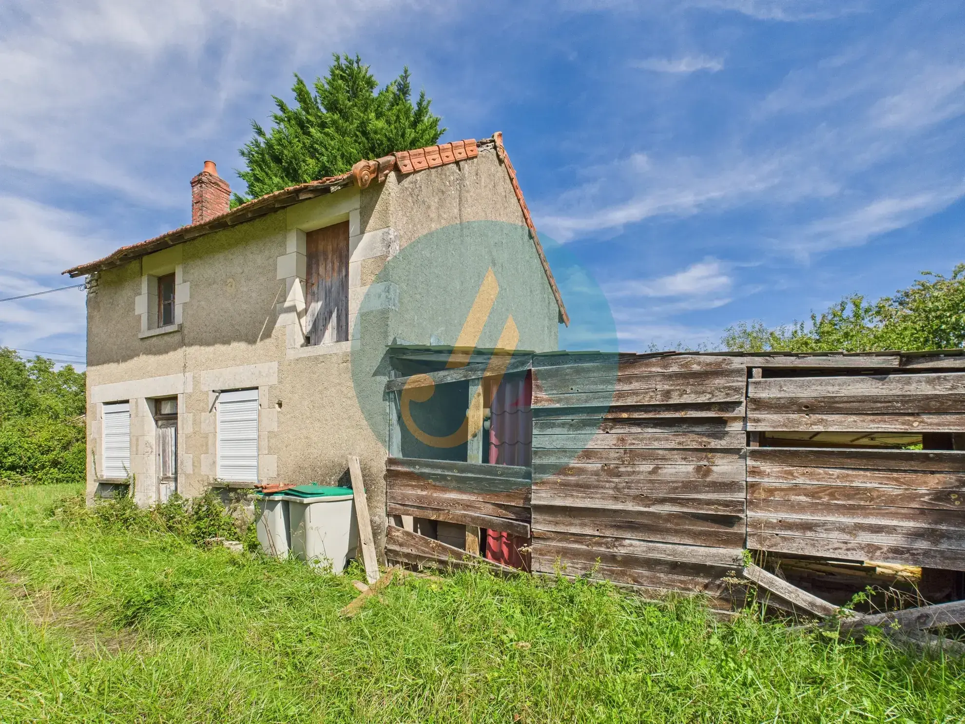 Magnifique longère rénovée avec dépendances à Perroy dans un environnement calme 