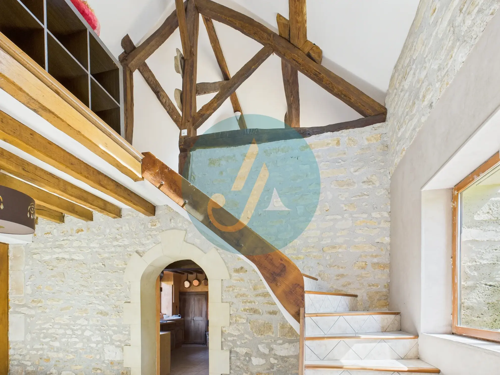 Magnifique longère rénovée avec dépendances à Perroy dans un environnement calme 