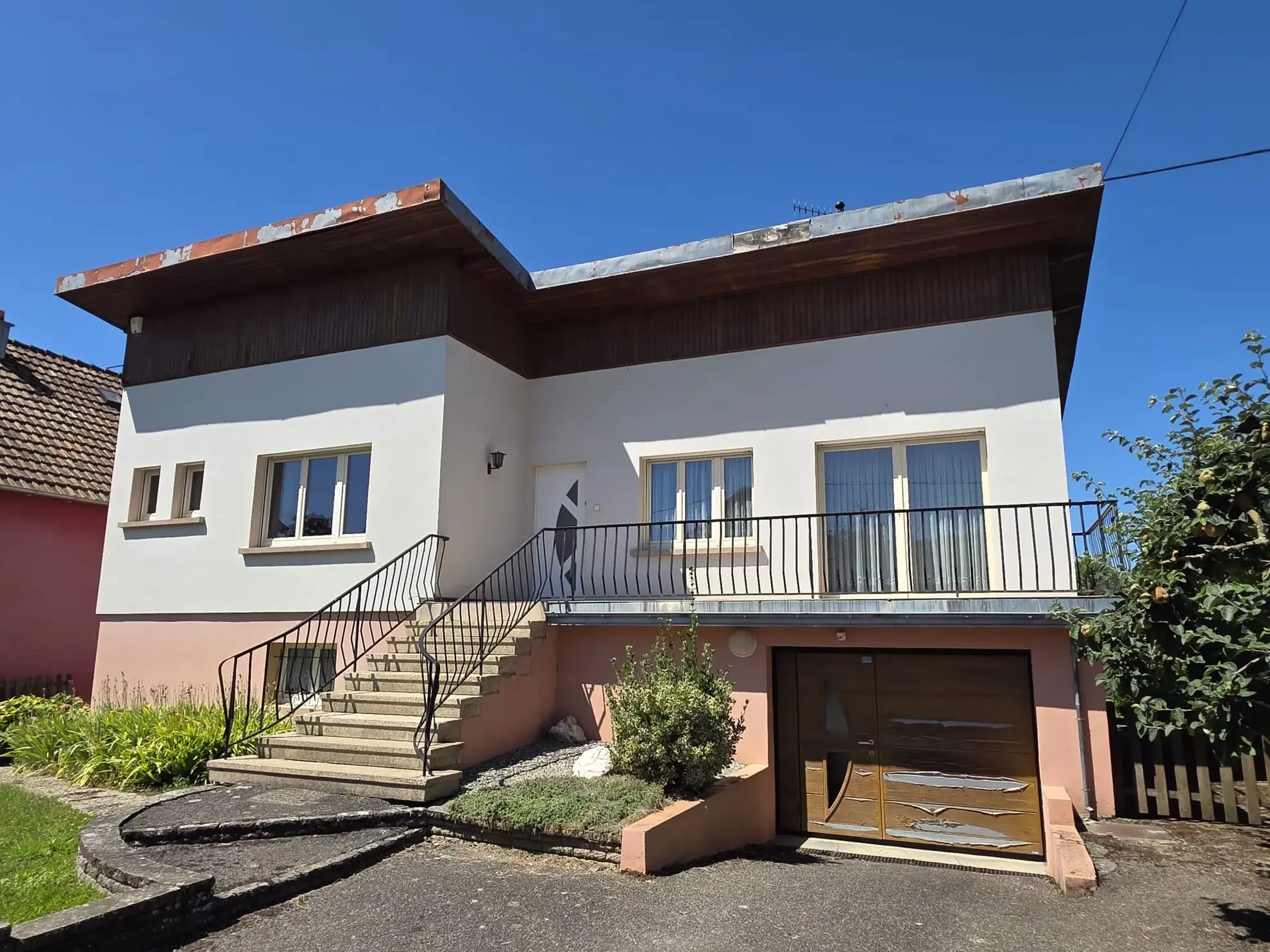 À vendre : Charmante maison de 112 m² à Aspach, espace lumineux et jardin verdoyant
