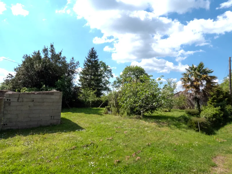 Maison à rénover de 69 m² avec terrain de 3052 m² à Saint-Vincent-sur-Graon 