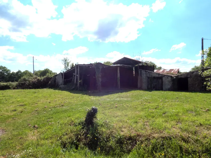 Maison à rénover de 69 m² avec terrain de 3052 m² à Saint-Vincent-sur-Graon 