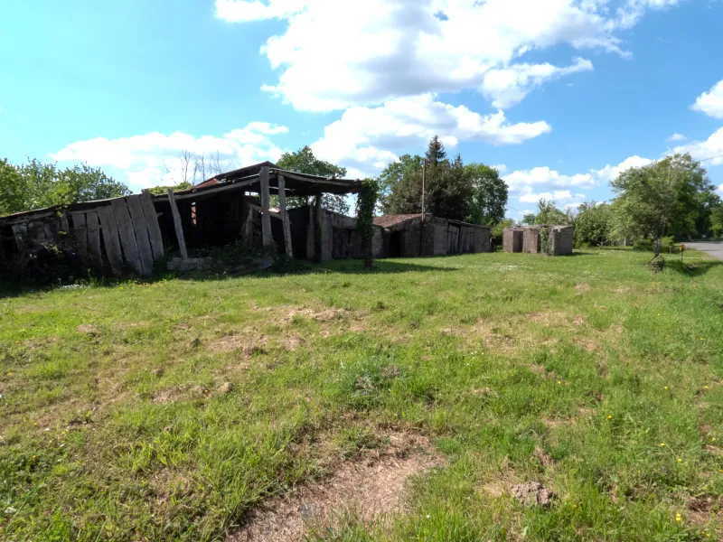 Maison à rénover de 69 m² avec terrain de 3052 m² à Saint-Vincent-sur-Graon 