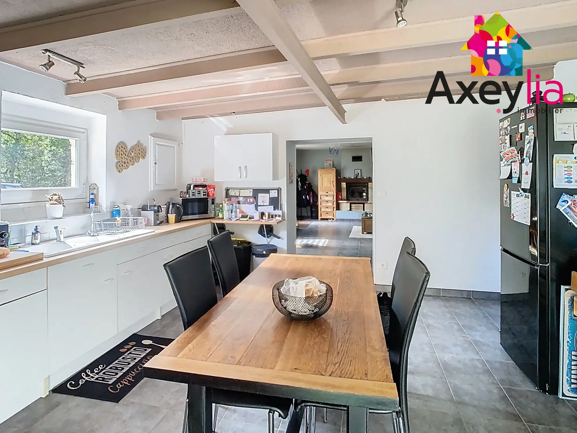 Maison rénovée avec 3 chambres à Renaison, proche des barrages, terrain de 696 m² 