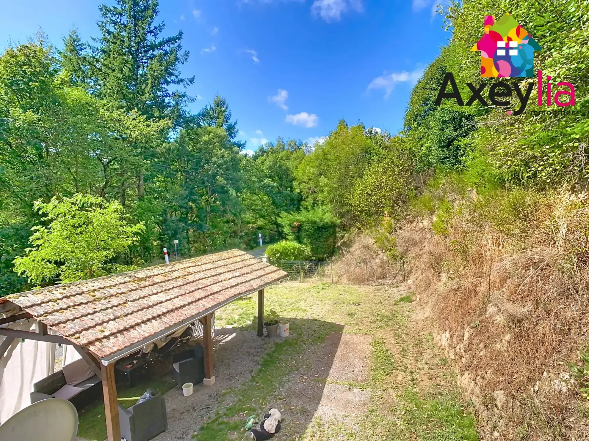 Maison rénovée avec 3 chambres à Renaison, proche des barrages, terrain de 696 m²