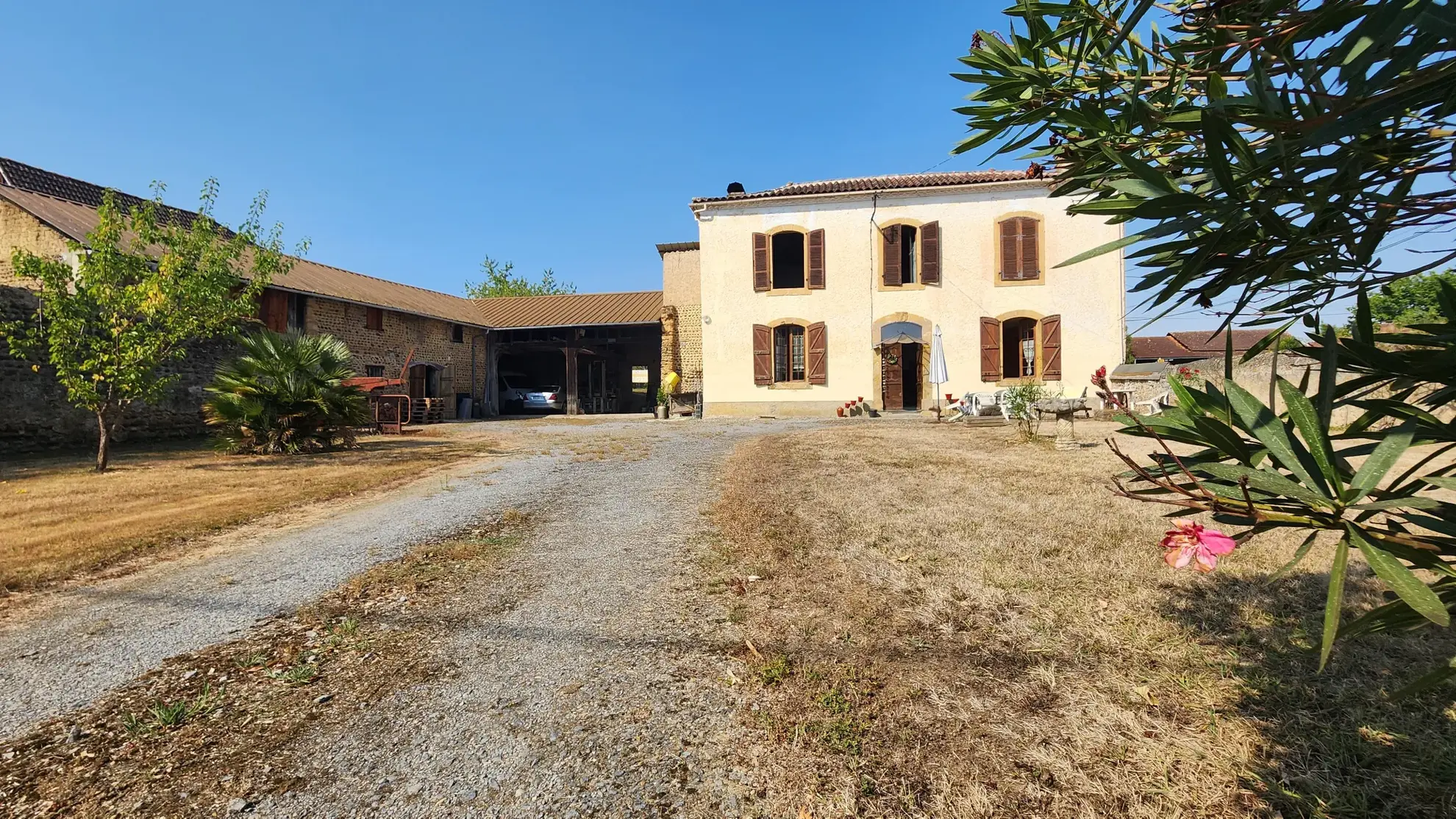 Maison de village à vendre à Marseillan avec 3 chambres, jardin et garage