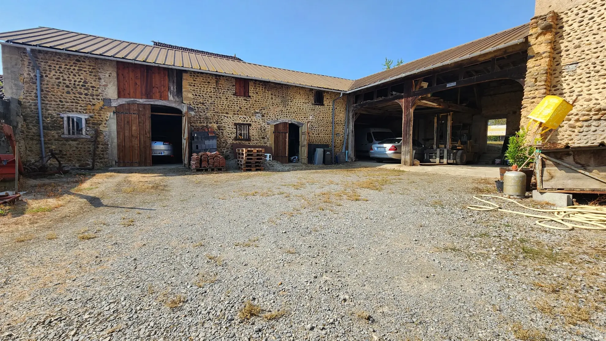 Maison de village à vendre à Marseillan avec 3 chambres, jardin et garage 