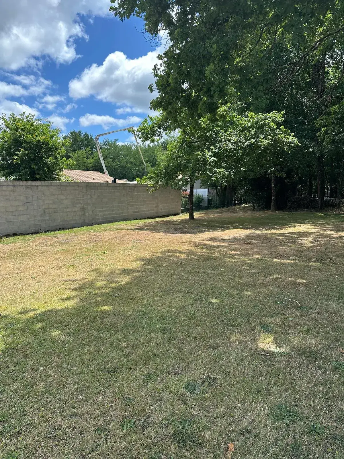 Terrain à bâtir de 1000 m² à Avensan, environnement verdoyant 