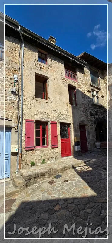 Maison en pierre à Chalencon avec terrasse et vue panoramique en Ardèche 