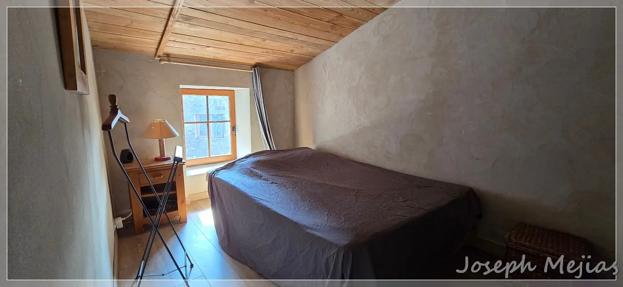 Maison en pierre à Chalencon avec terrasse et vue panoramique en Ardèche 