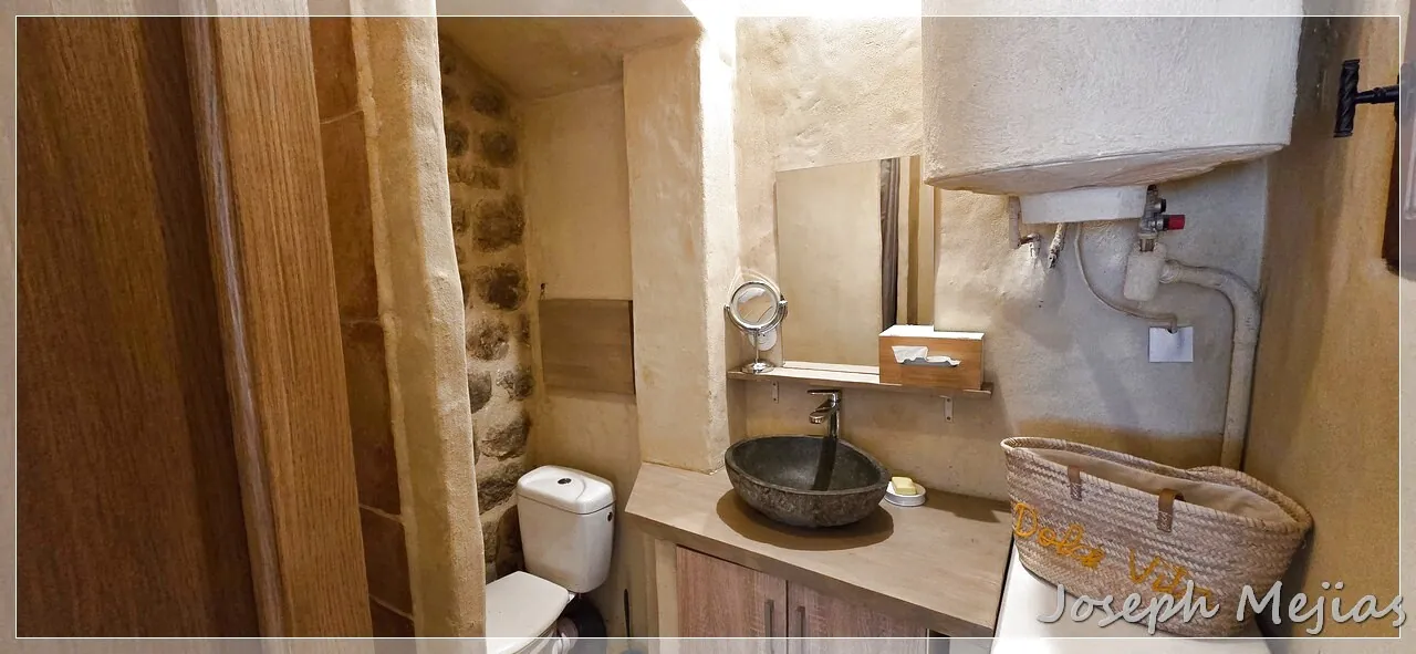 Maison en pierre à Chalencon avec terrasse et vue panoramique en Ardèche 