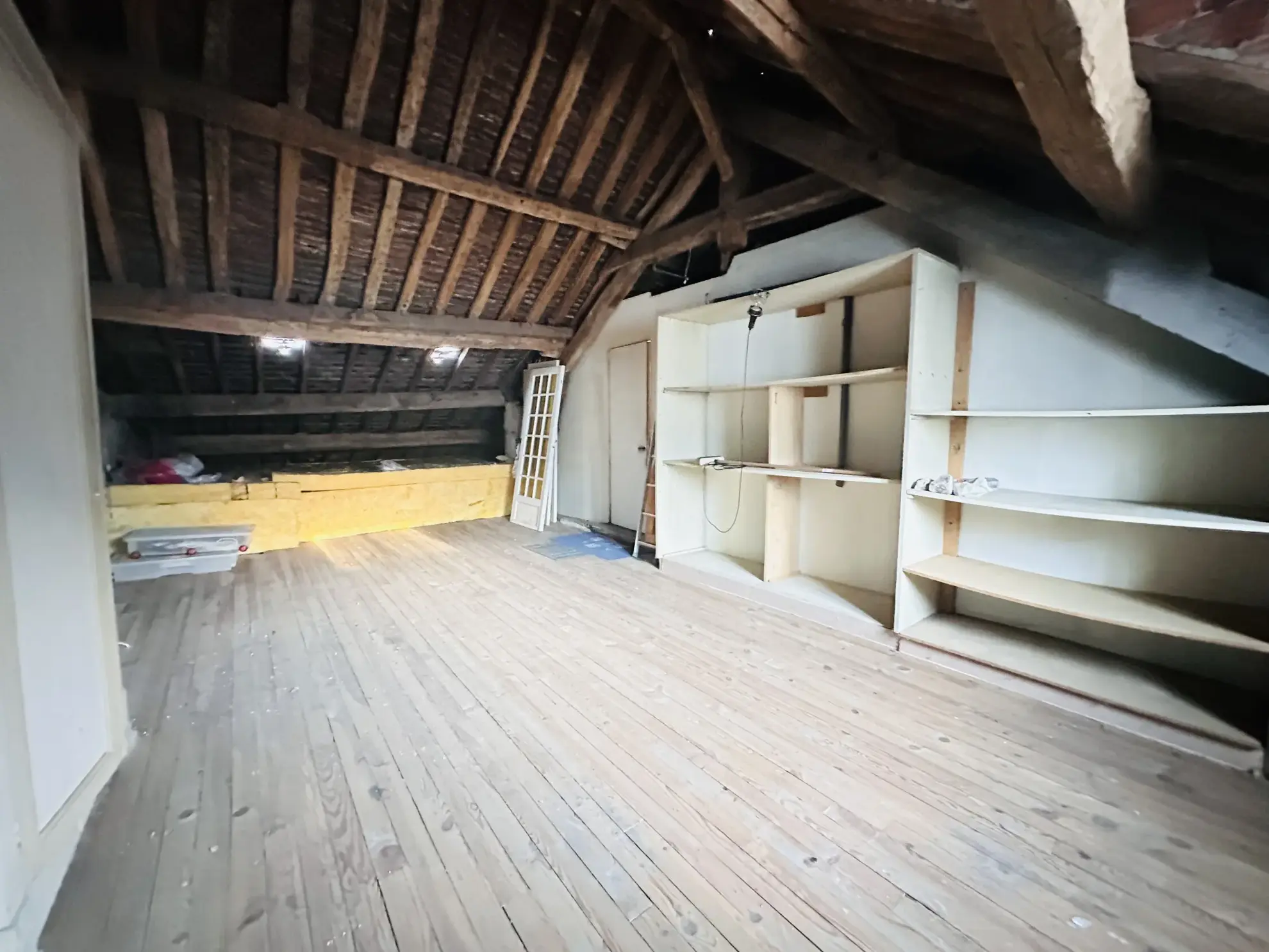 Grande maison de ville à Auneau de 180 m² avec cour et parking 