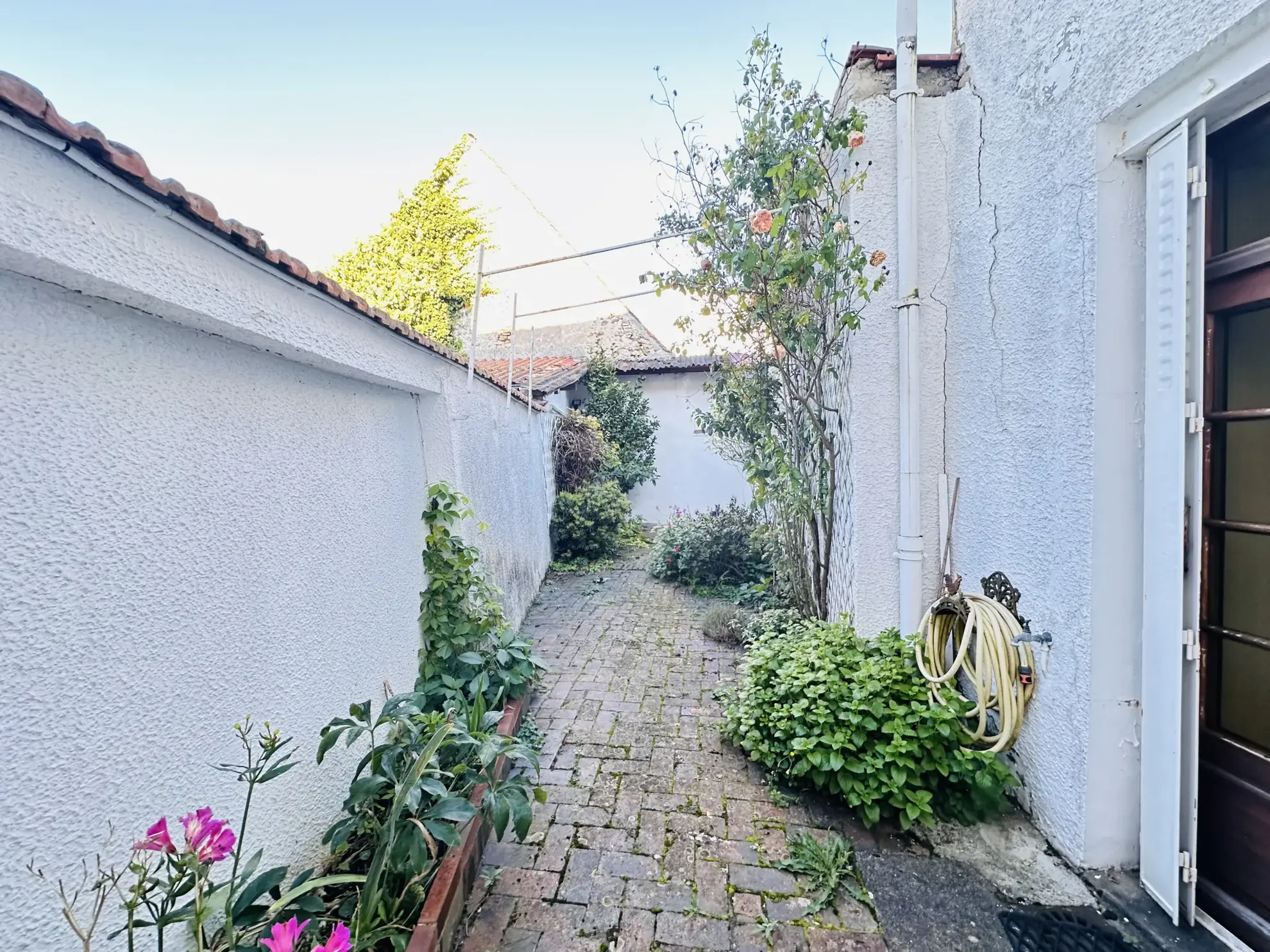 Grande maison de ville à Auneau de 180 m² avec cour et parking 