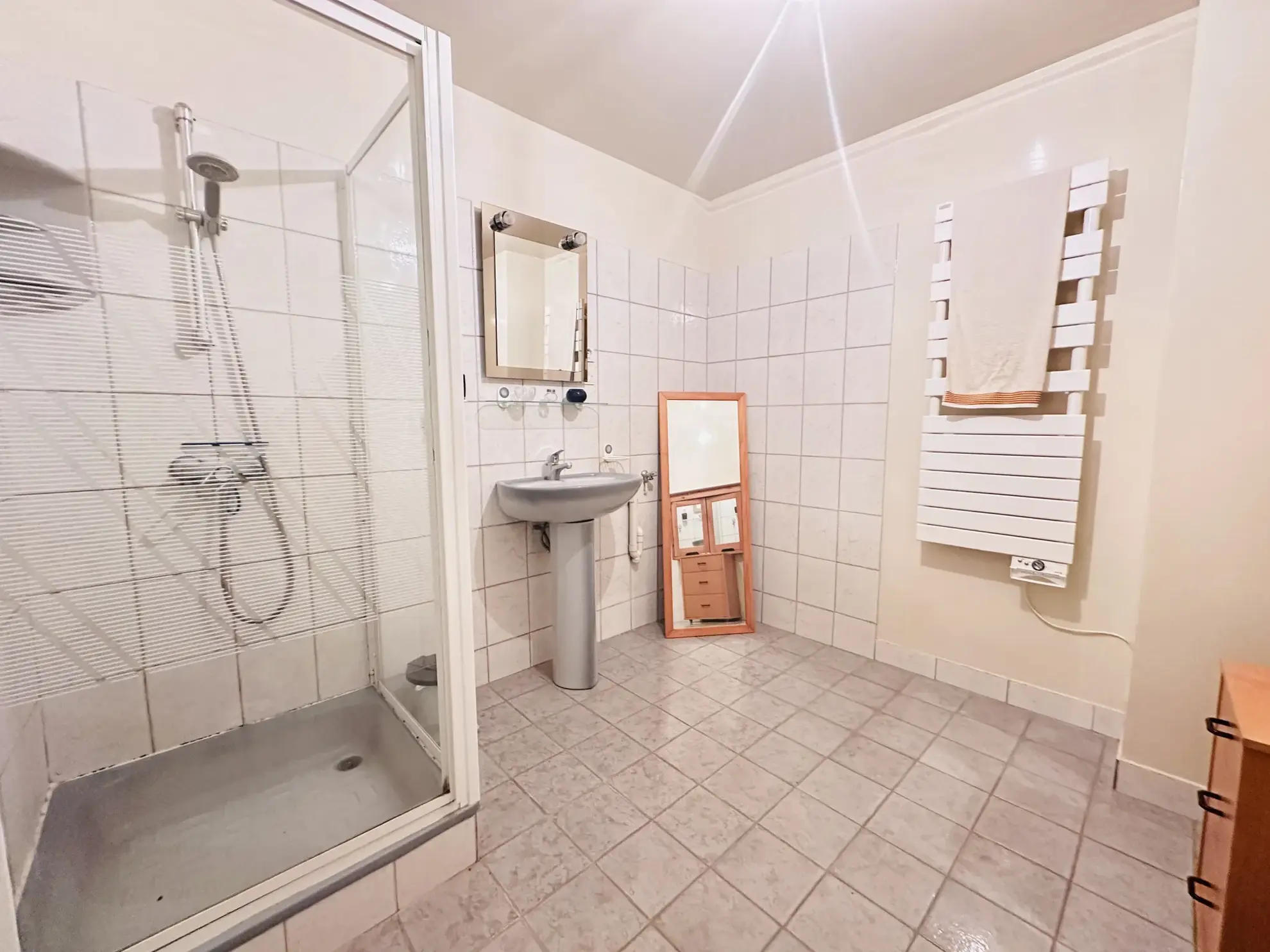 Grande maison de ville à Auneau de 180 m² avec cour et parking 