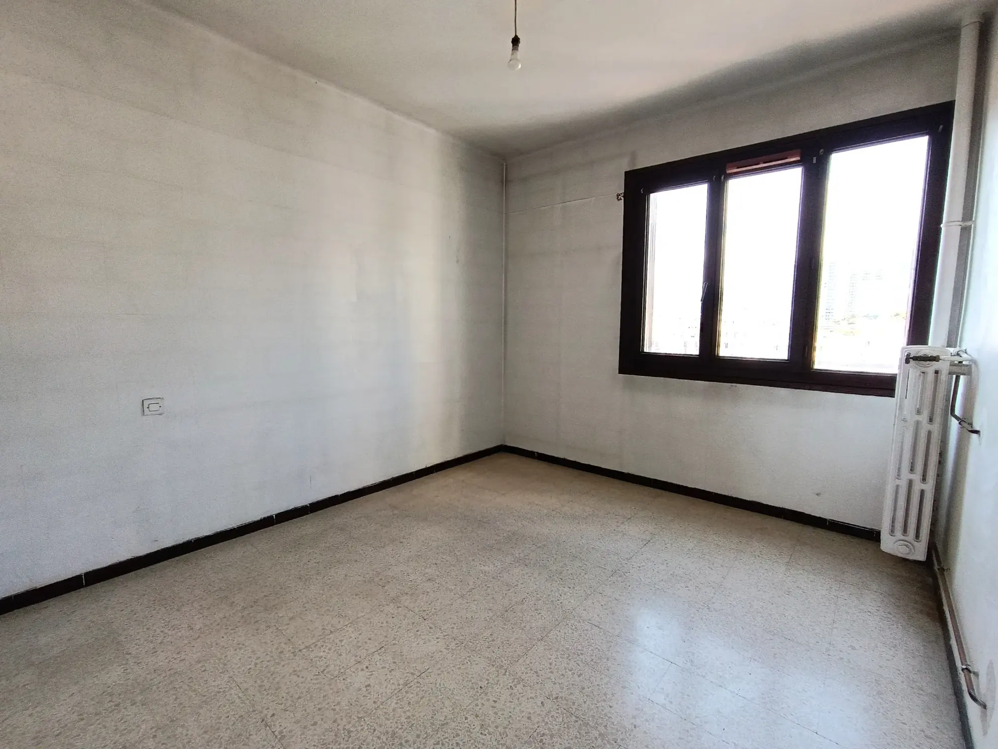 Appartement T4 à Toulon Aguillon de 66 m² avec balcon sud et cave 